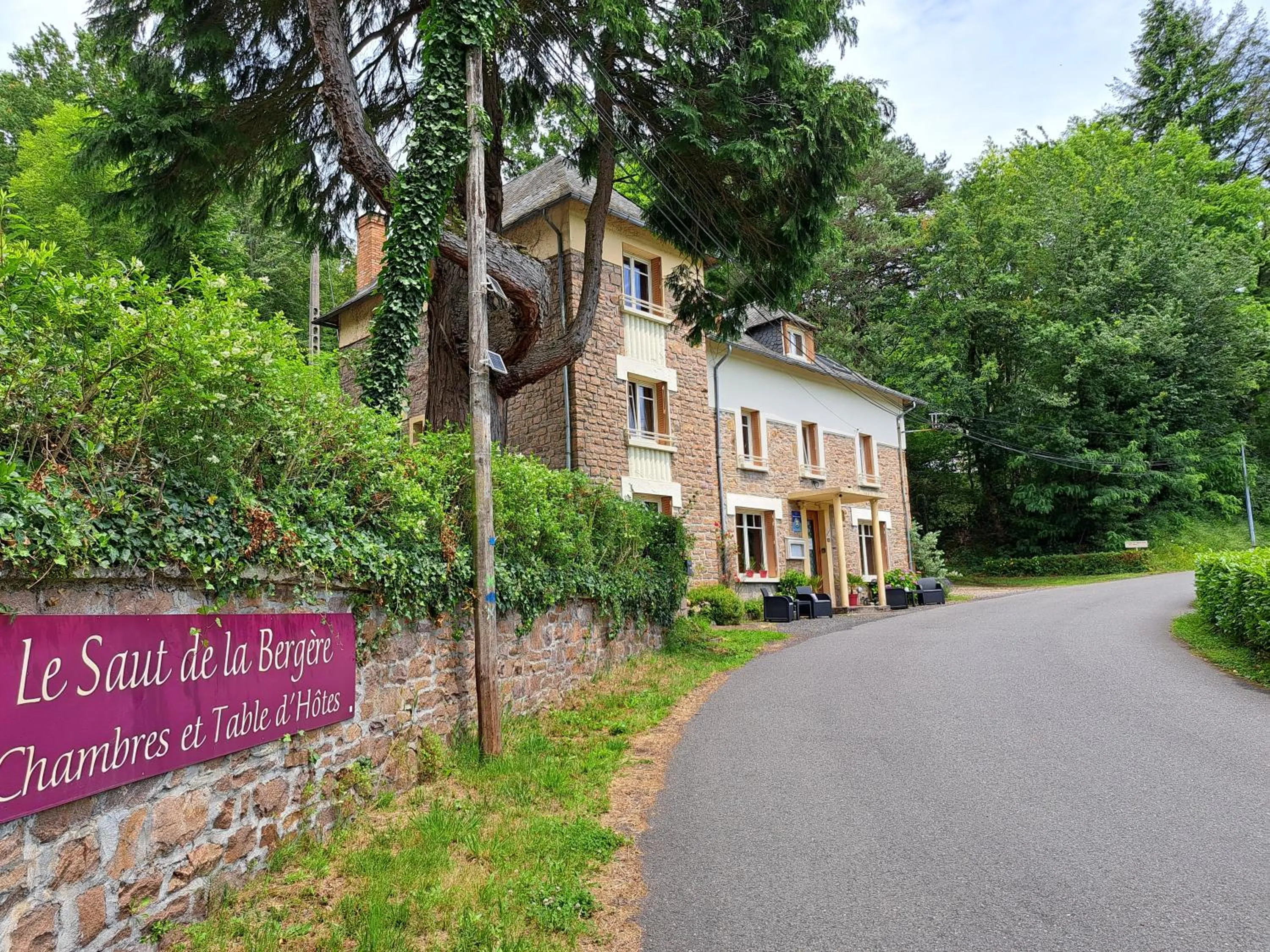 Property building in B&B Le Saut de la Bergère
