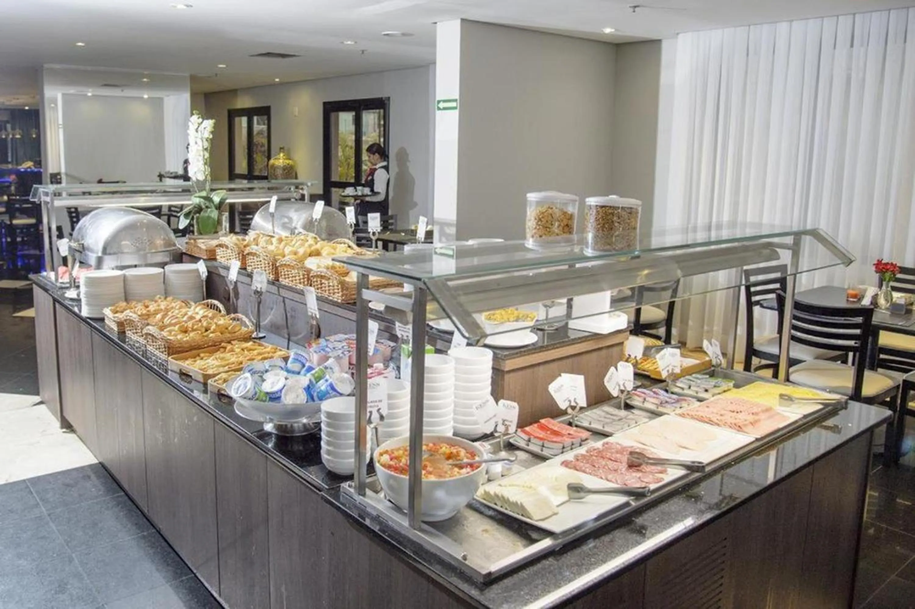 Restaurant/places to eat in Flat Hotel Slaviero Guarulhos