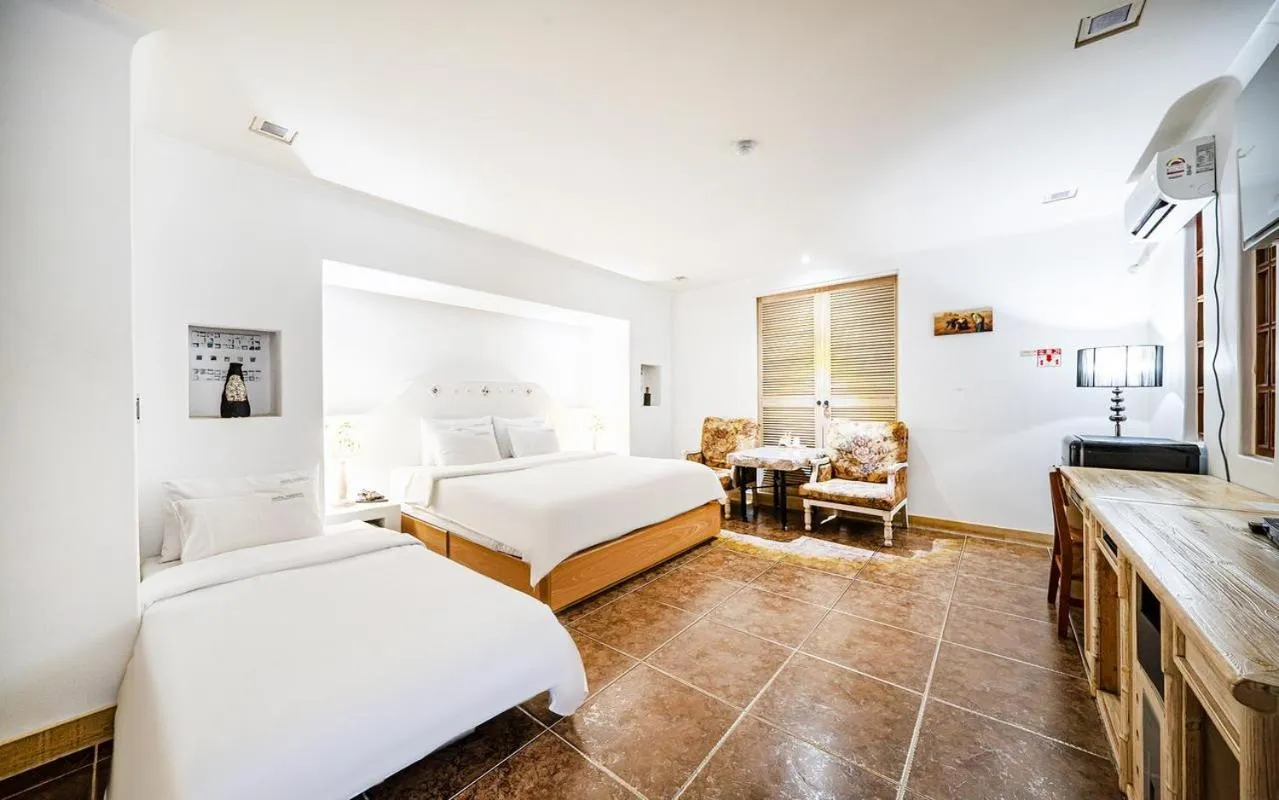 Bed in Asan Paradise