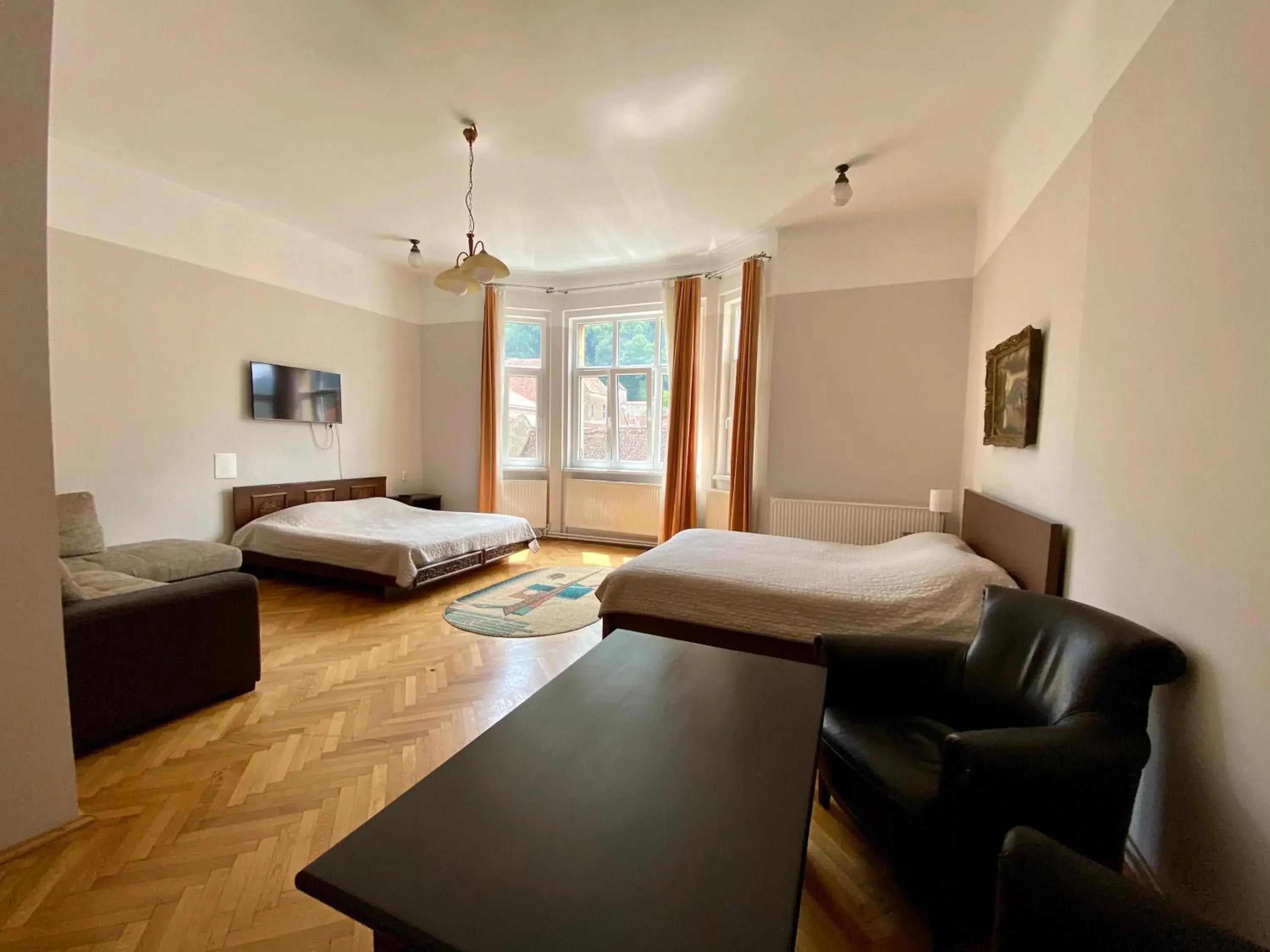 Three-Bedroom Apartment in Casa Balcescu Three-Bedroom Apartment in Casa Balcescu