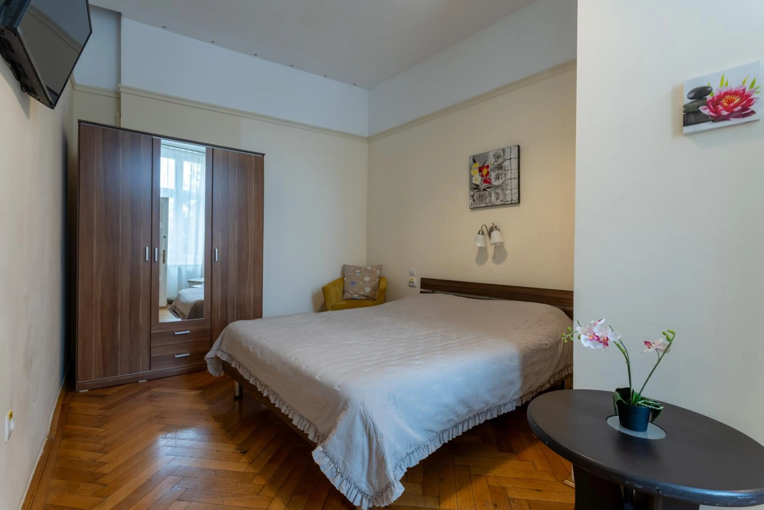 Photo of the whole room, Bed in Casa Balcescu