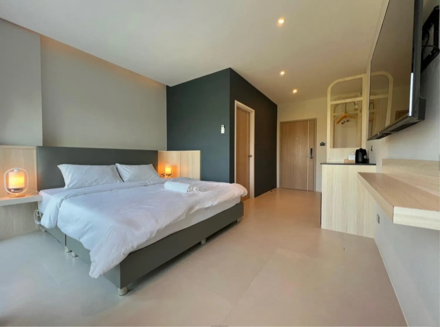 Bed in The Way Hotel Ban Pong