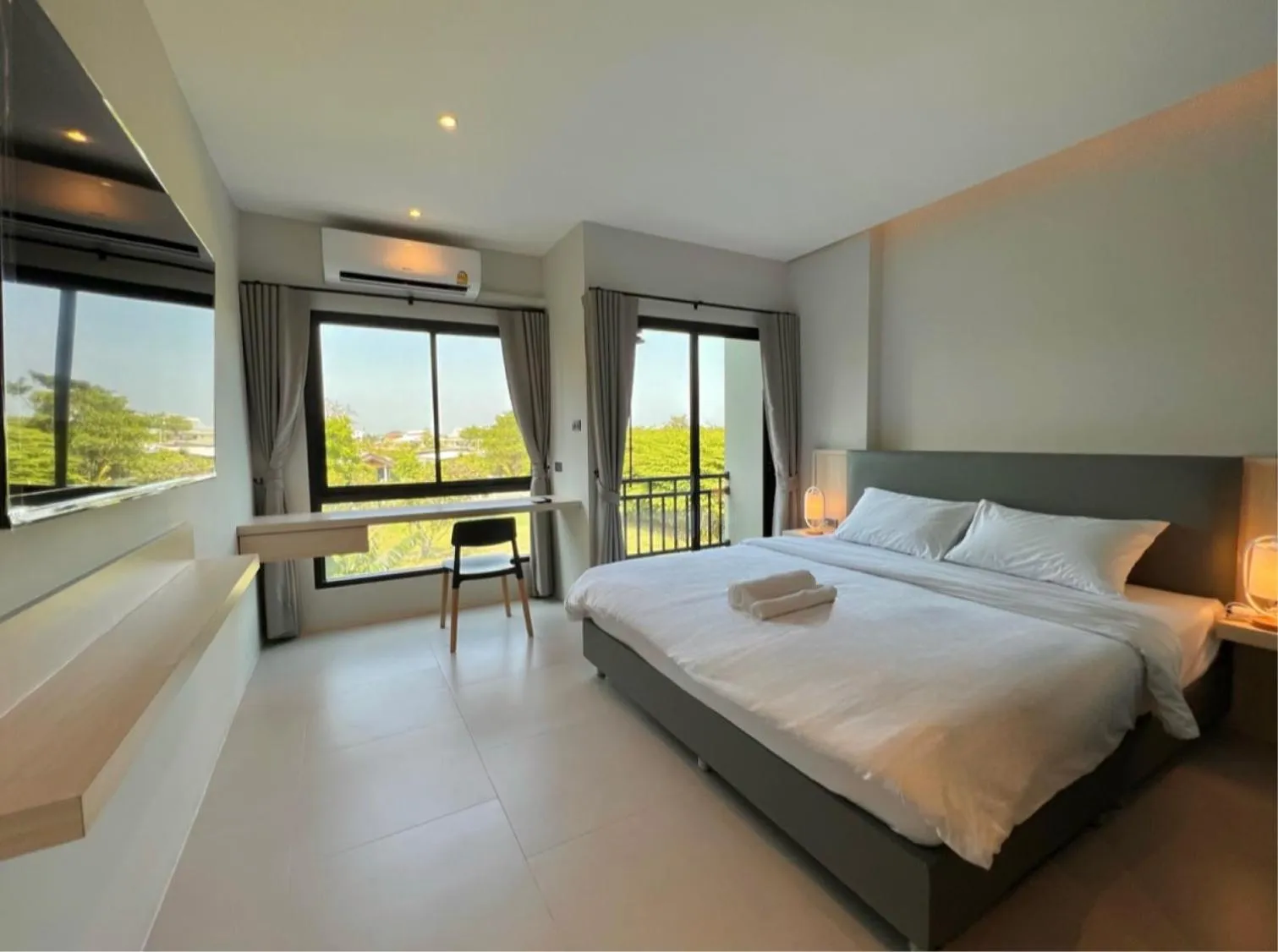 Bed in The Way Hotel Ban Pong