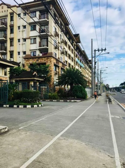 *Accessible 2BR condo close to SM Marikina/LRT 2*