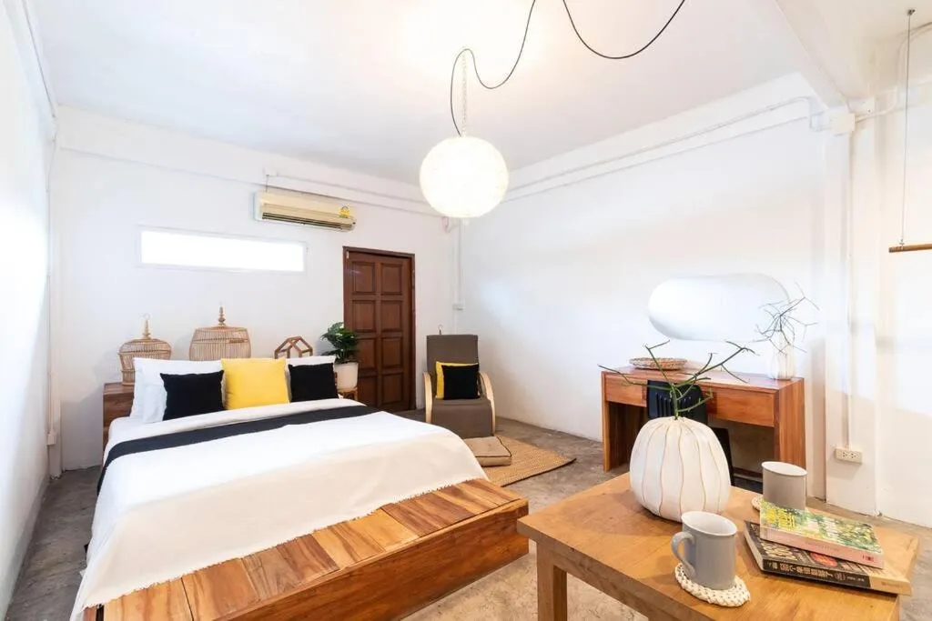 Bed in Near One Nimman 4Bedrooms TownHouse