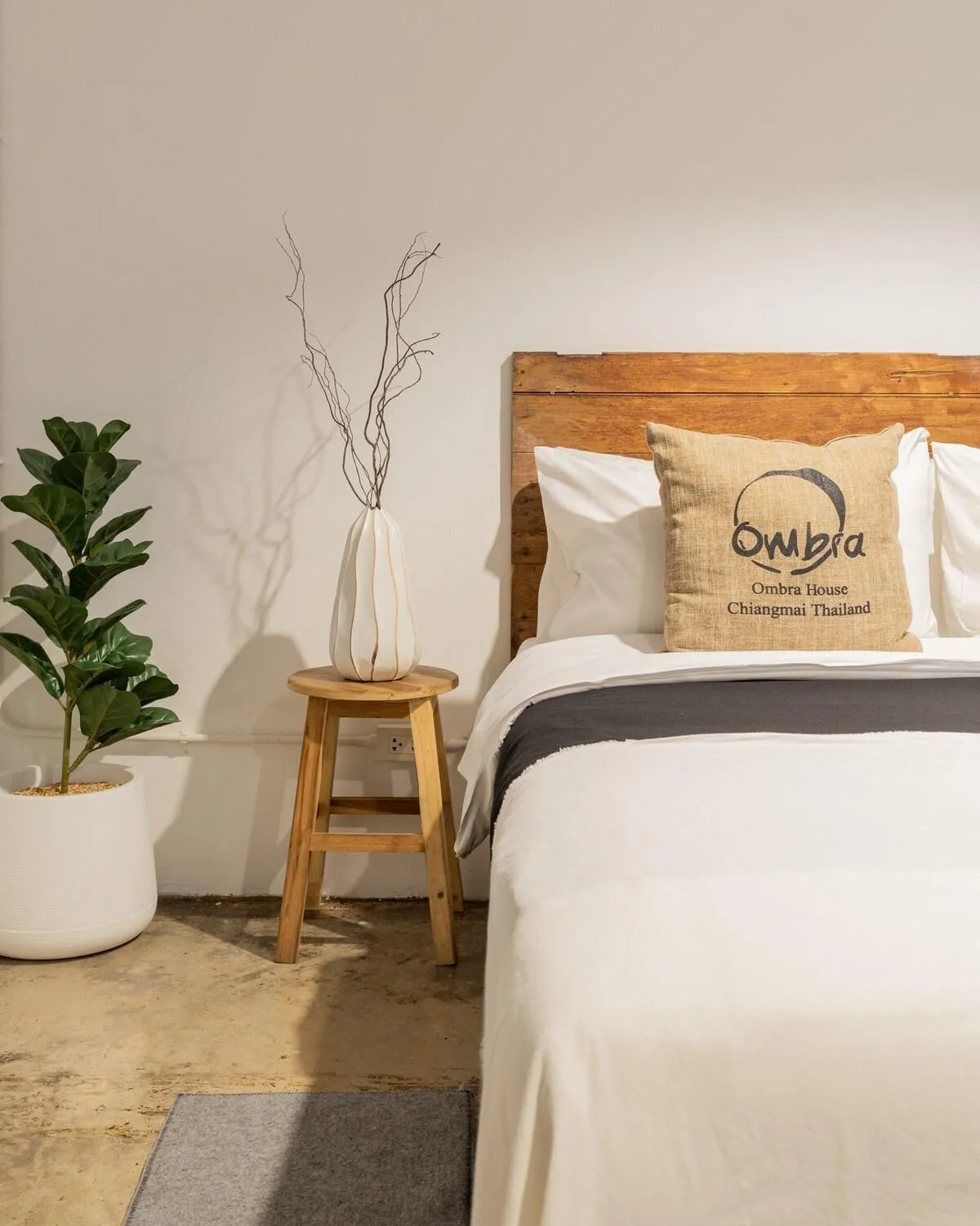 Bed in Near One Nimman 4Bedrooms TownHouse