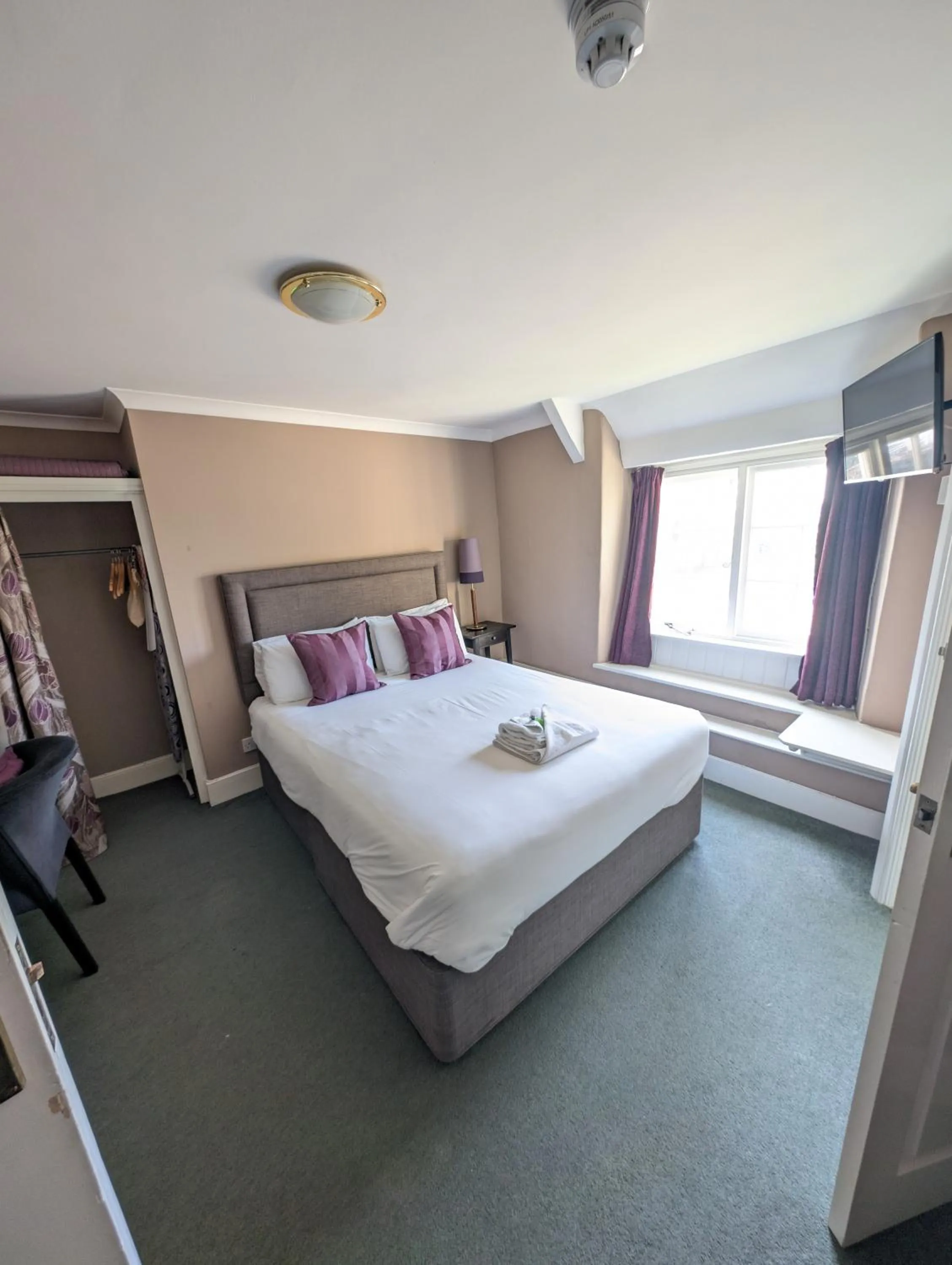 Bed in Northover Manor Hotel