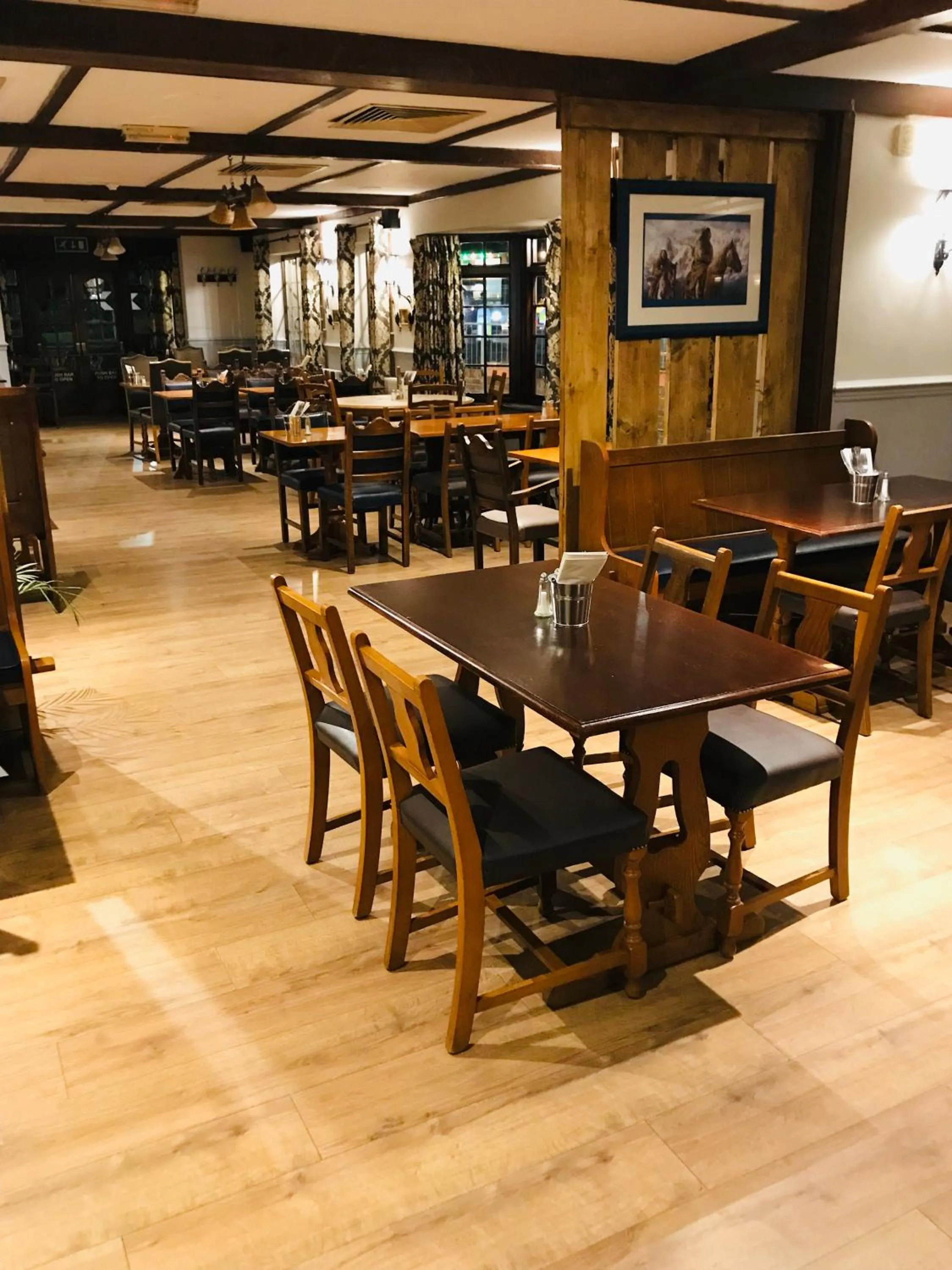 Restaurant/places to eat in Buffalo Bill's