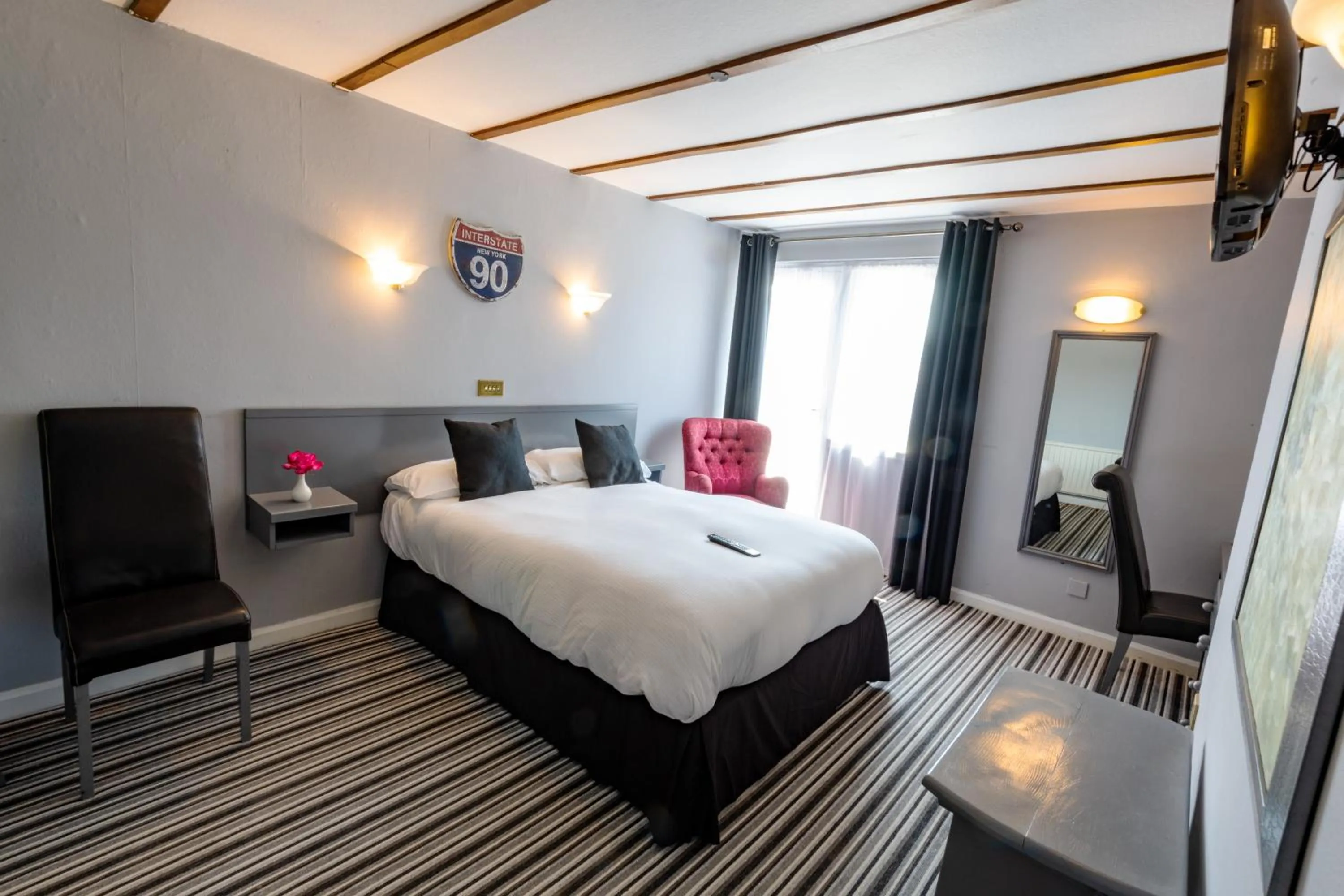 Photo of the whole room in Buffalo Bill's