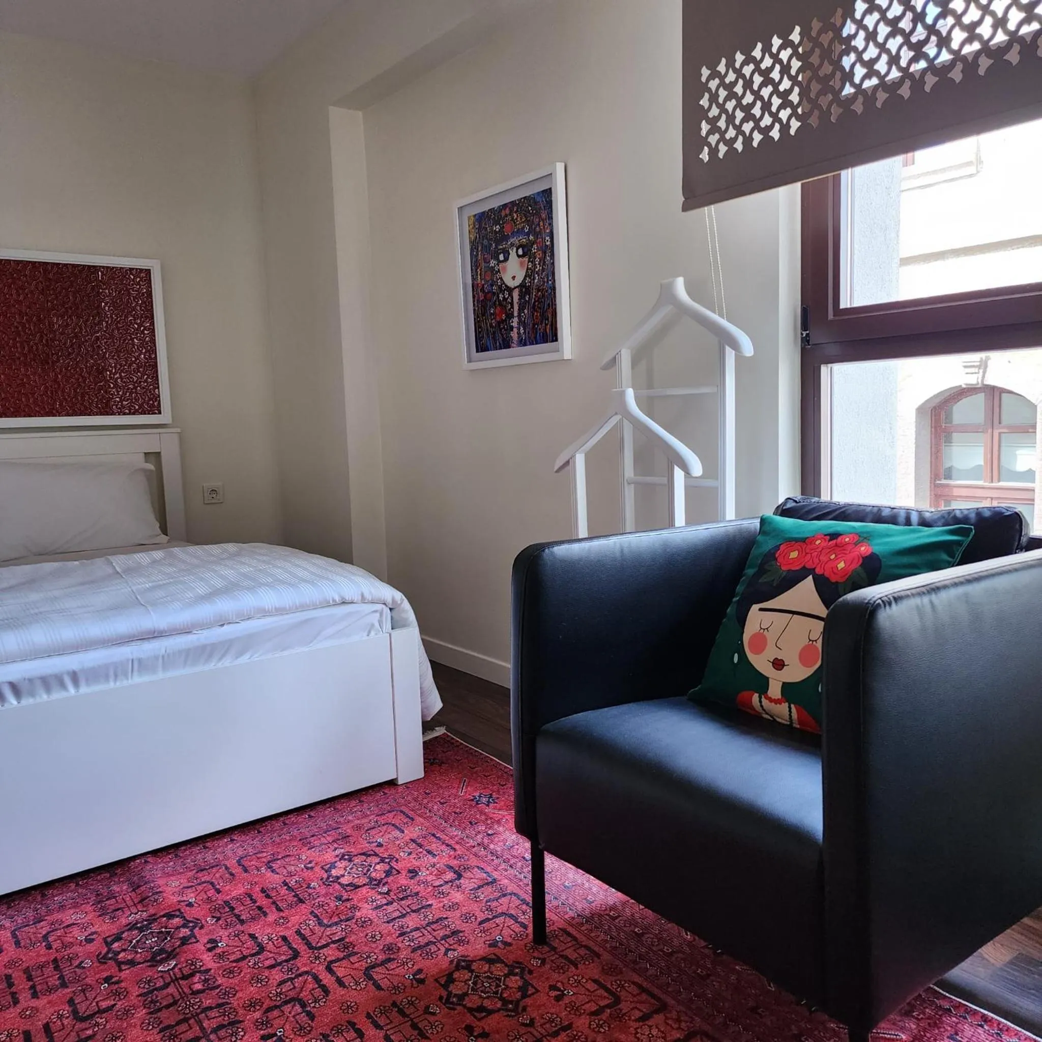 Seating area, Bed in Pertevniyal Aziziye Hotel