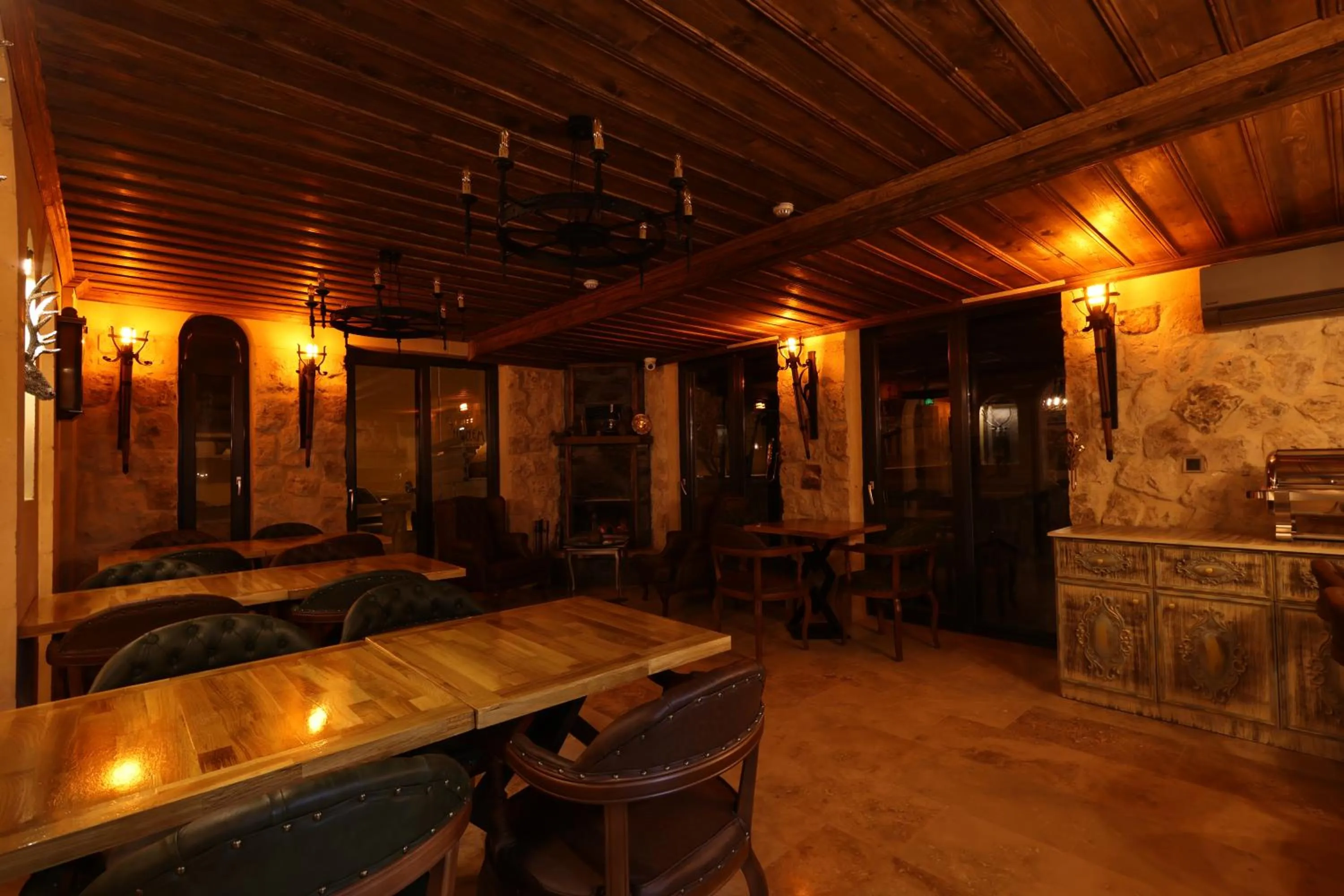 Restaurant/places to eat in Alika Castle House