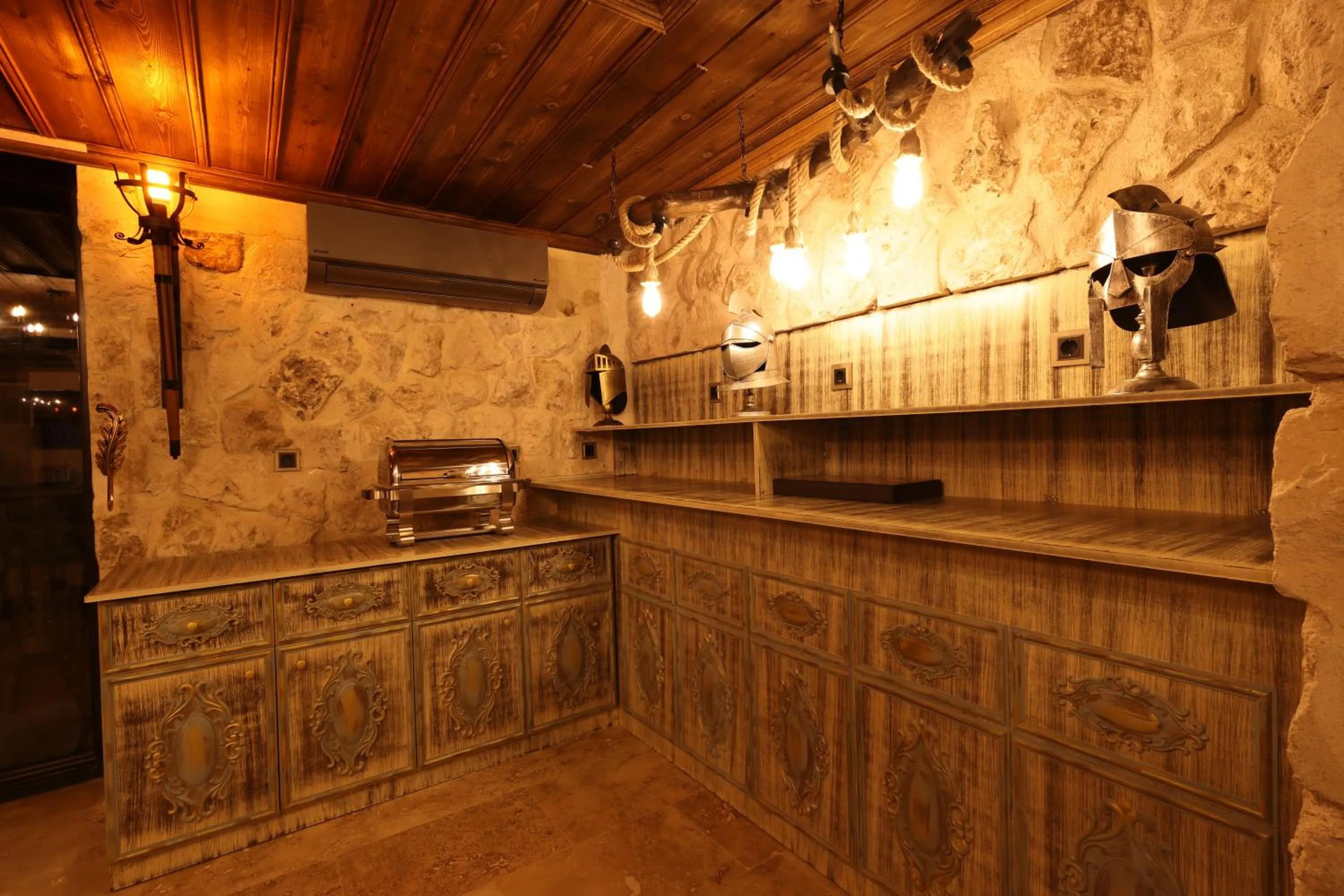 Restaurant/places to eat in Alika Castle House