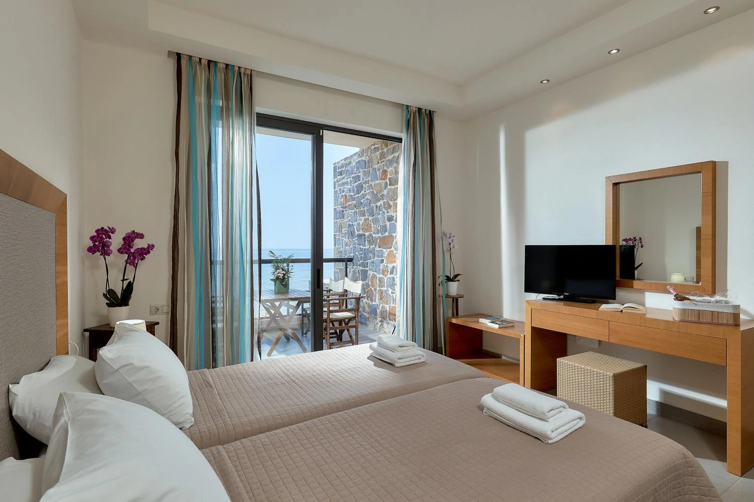 Bed in Creteco Hotel & Suites