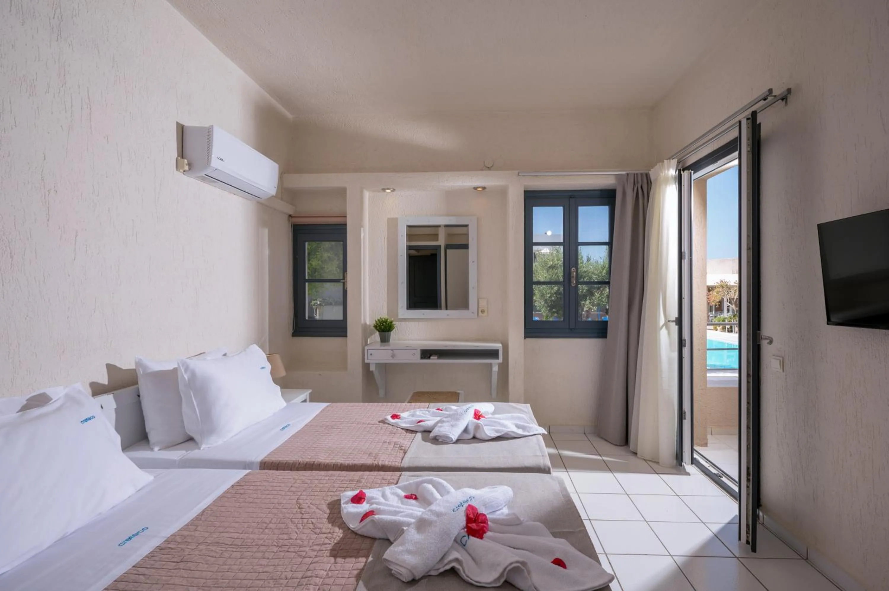 Bedroom, Bed in Creteco Hotel & Suites