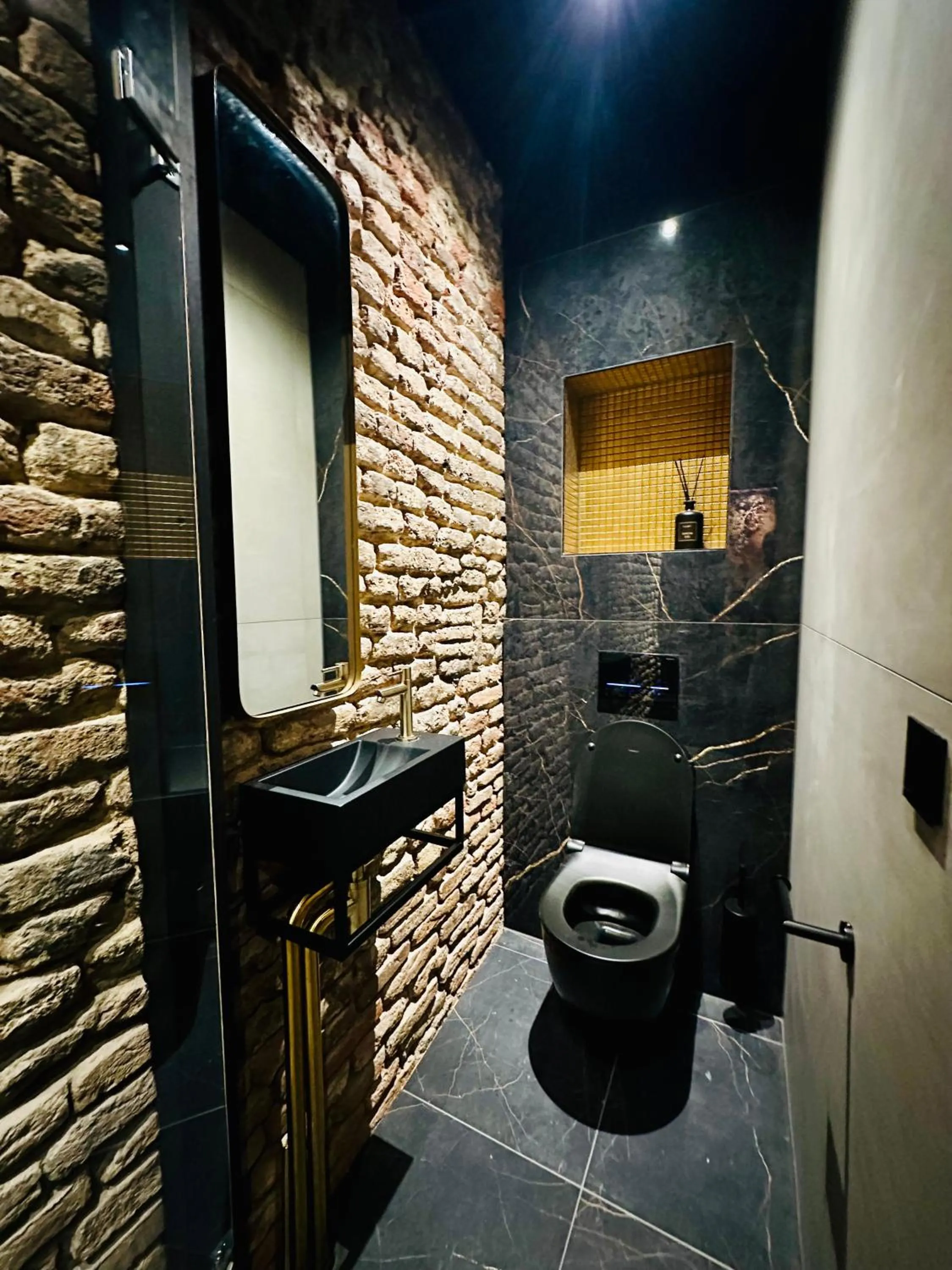 Toilet in Hotel de Prince