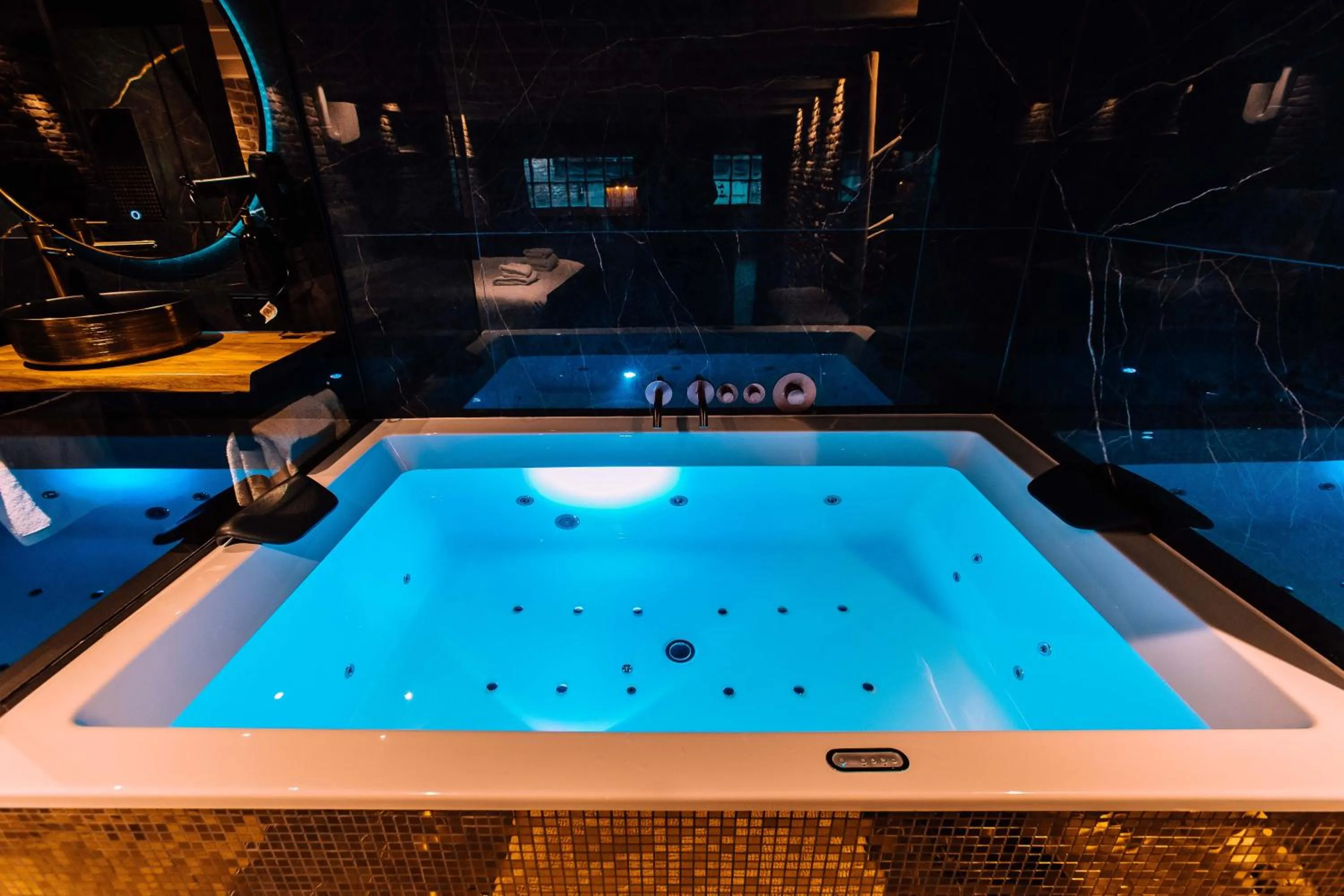 Hot Tub in Hotel de Prince