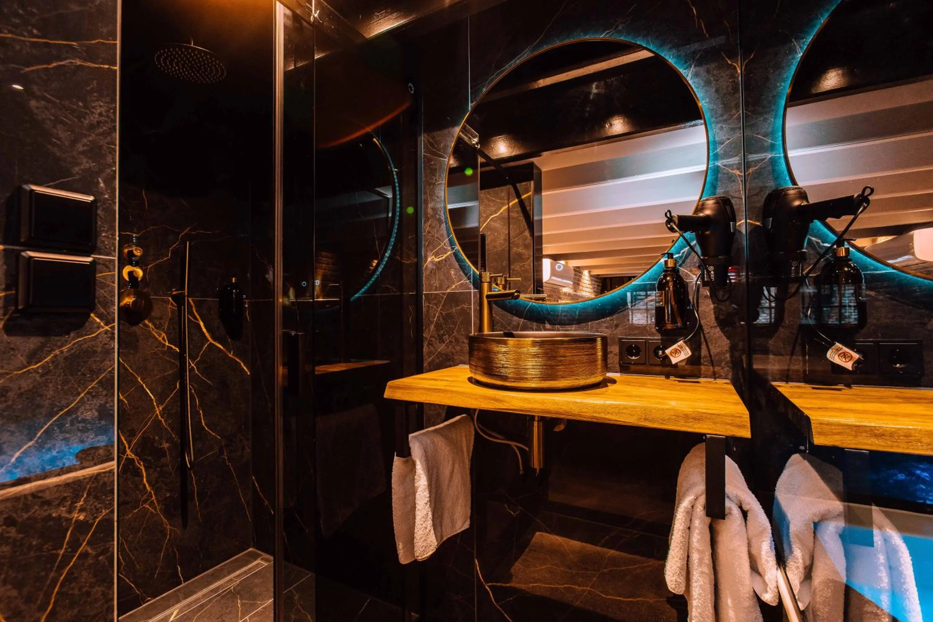 Shower in Hotel de Prince