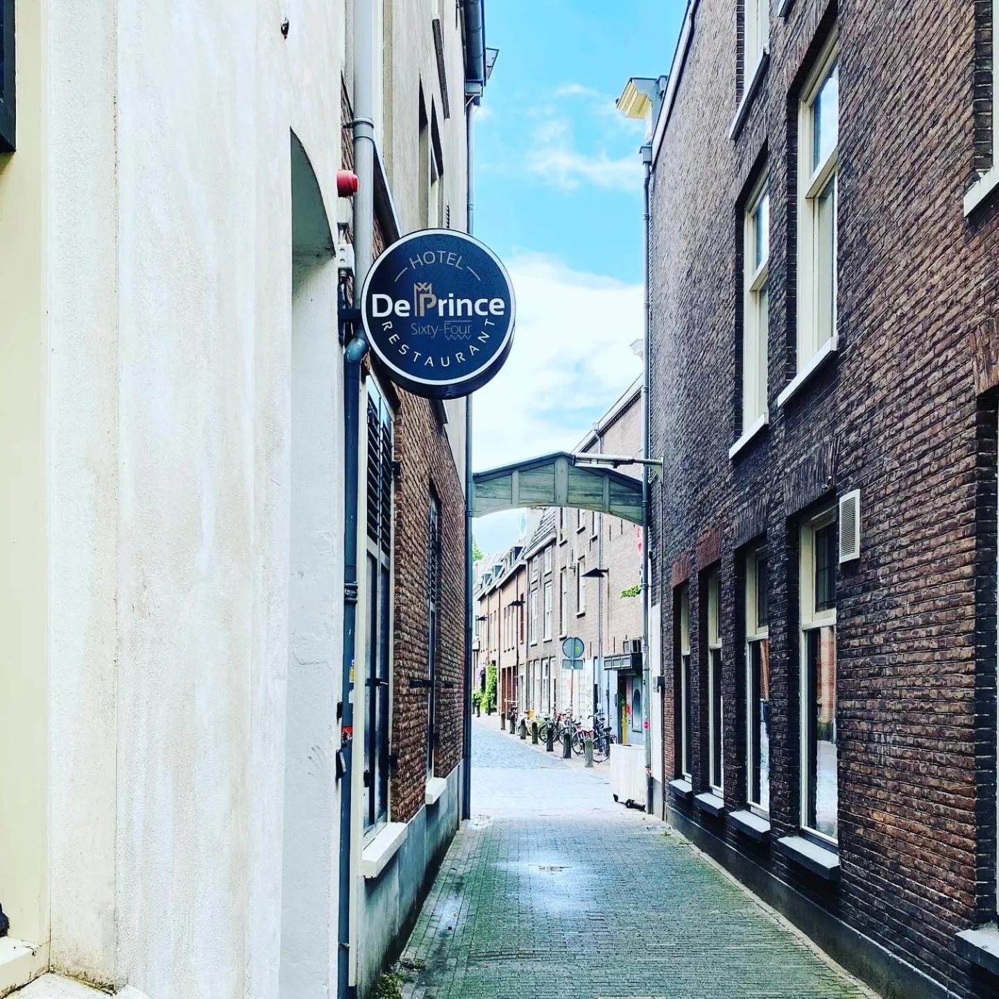 Property building in Hotel de Prince