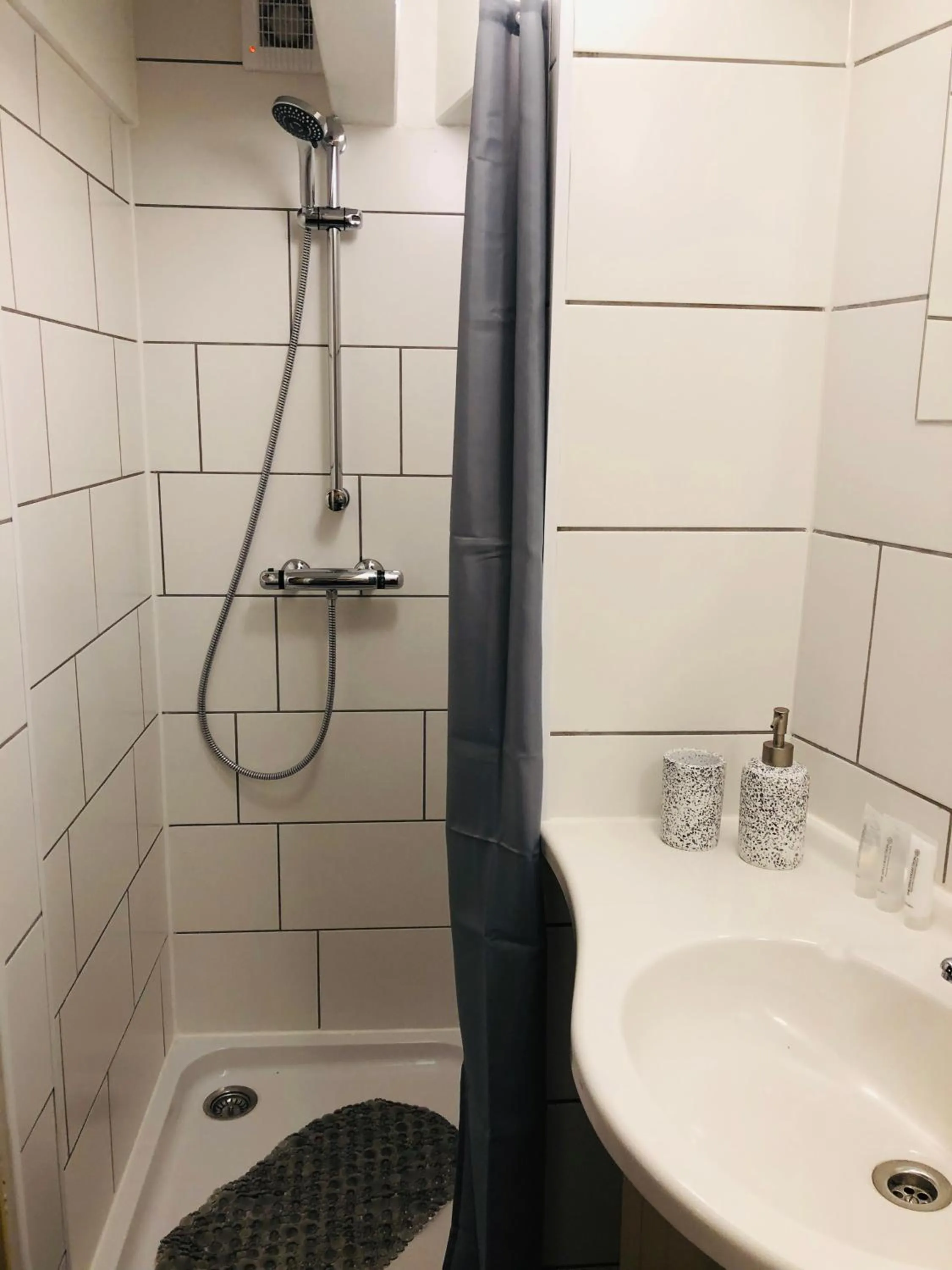 Shower in Hotel de Prince