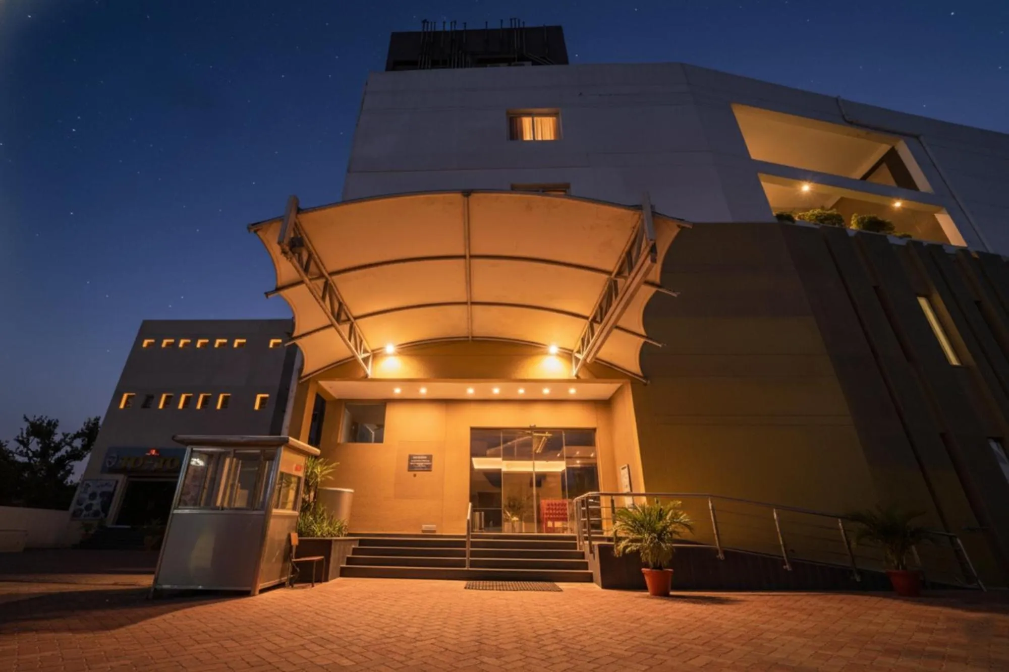 Property building in Oriva Nestlay Rooms Ramnad