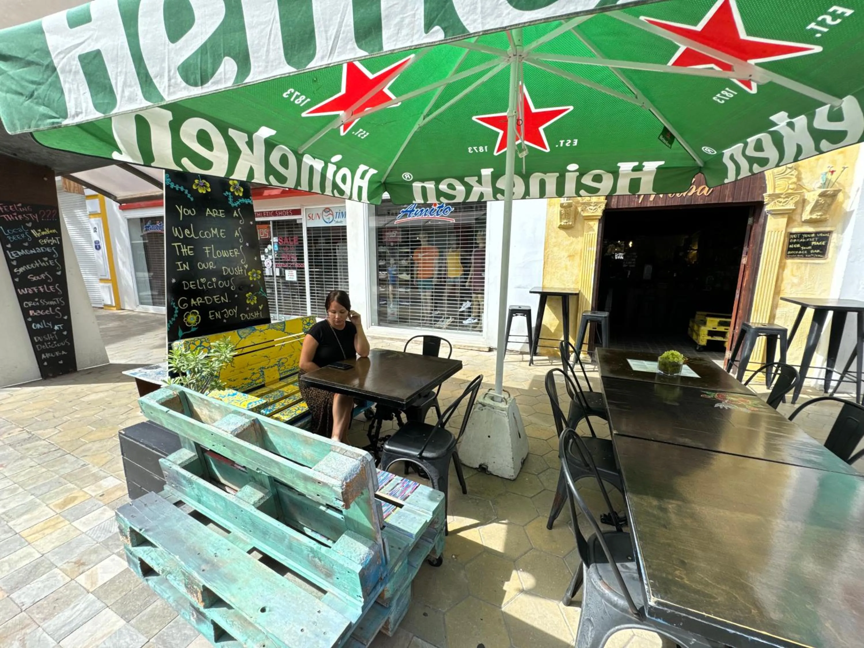 Restaurant/places to eat in Central Boutique Hotel