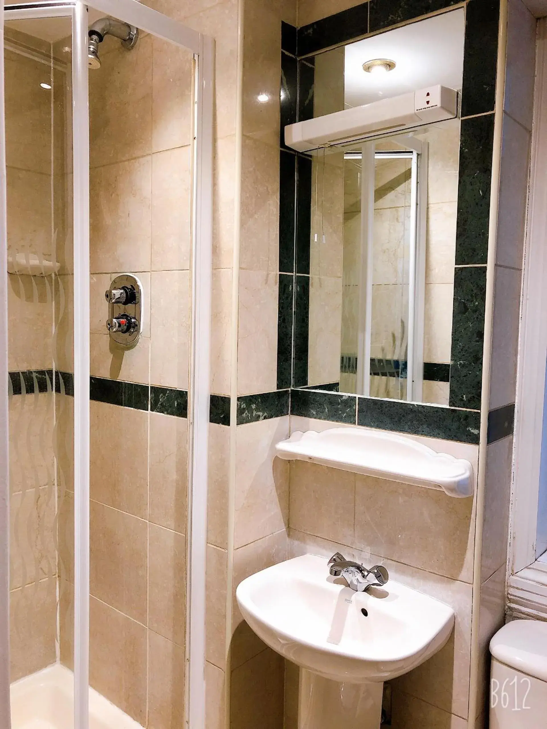 Single Room in The Brompton Hotel Single Room in The Brompton Hotel