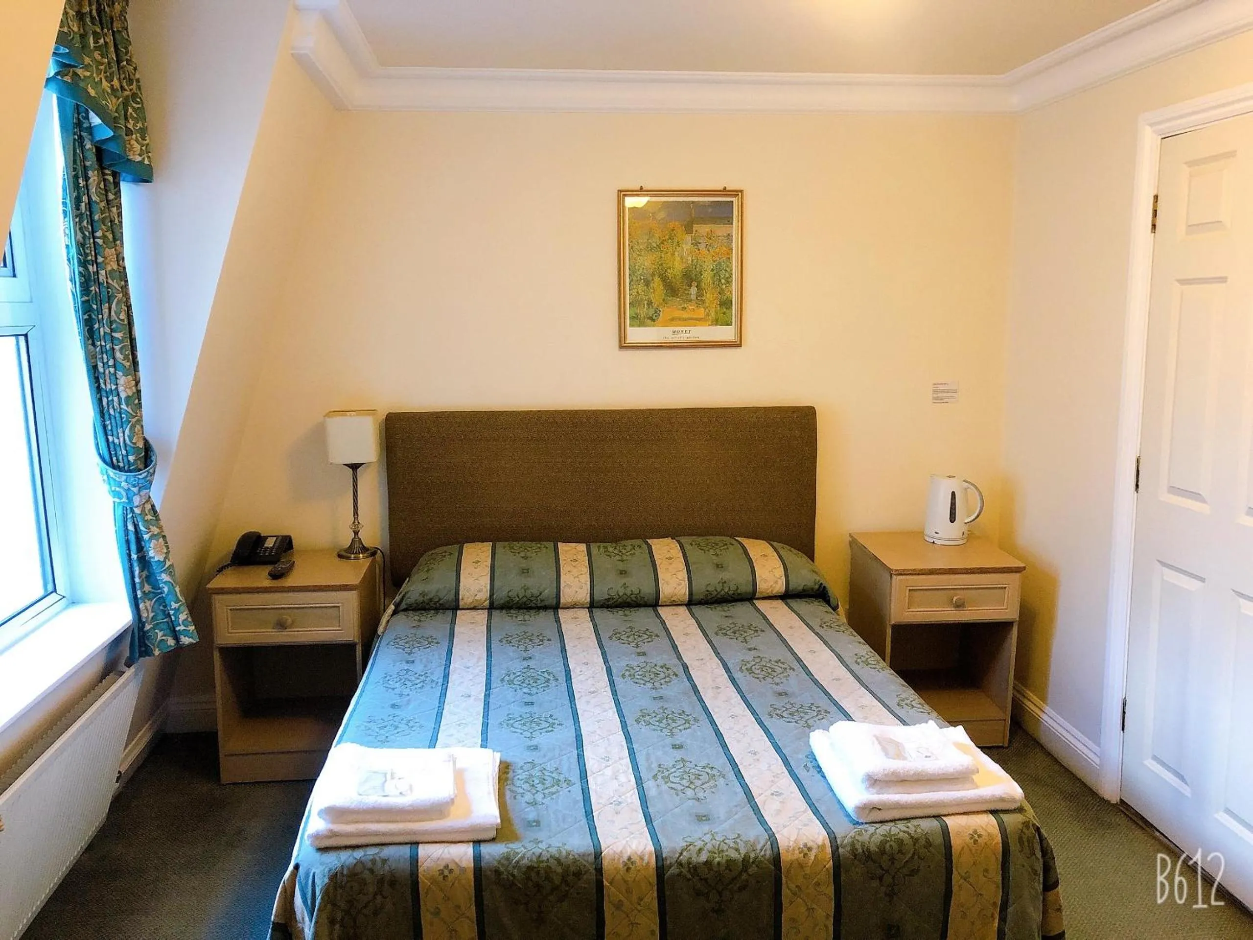 Bed in The Brompton Hotel