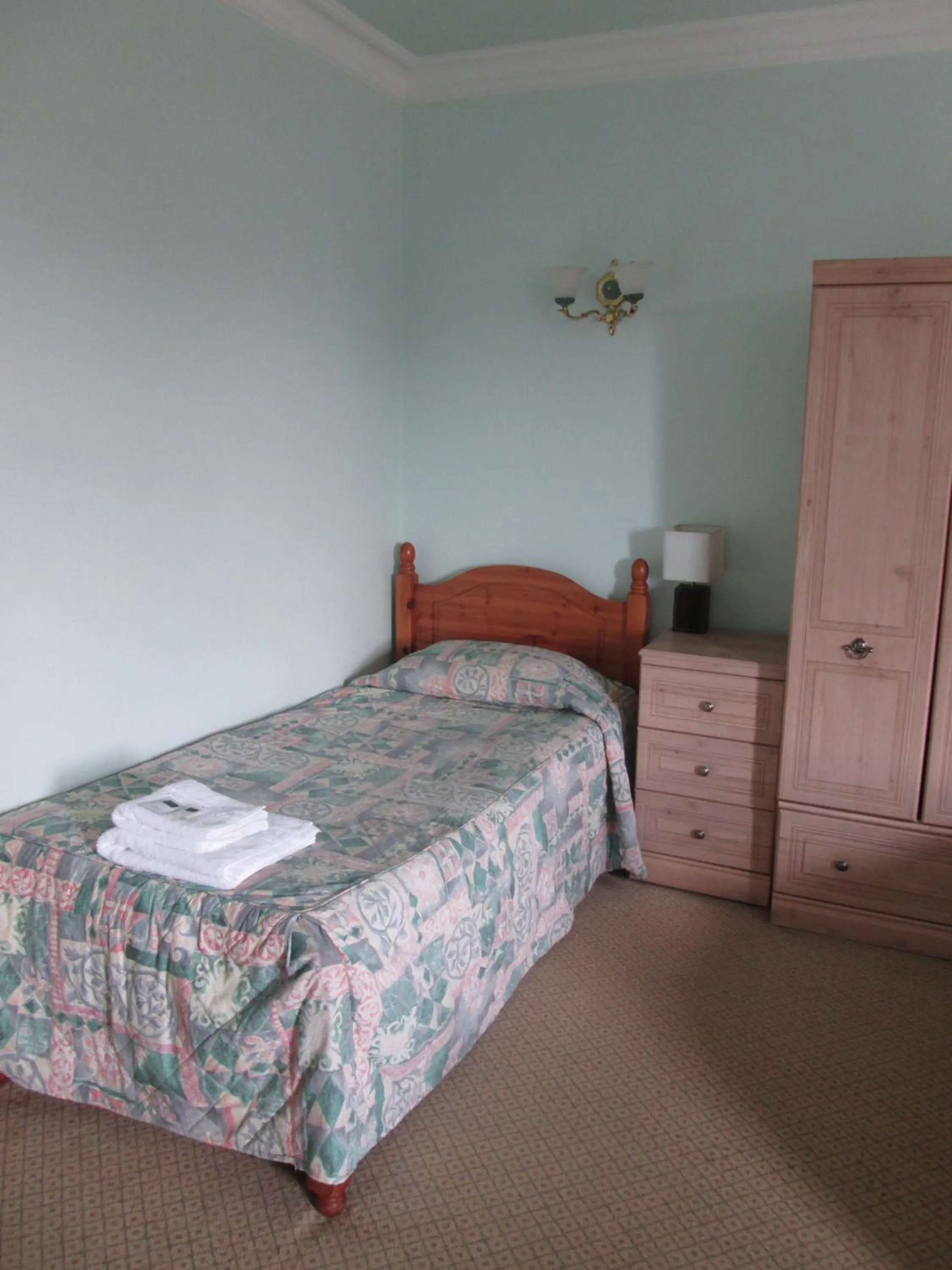 Bed in The Brompton Hotel