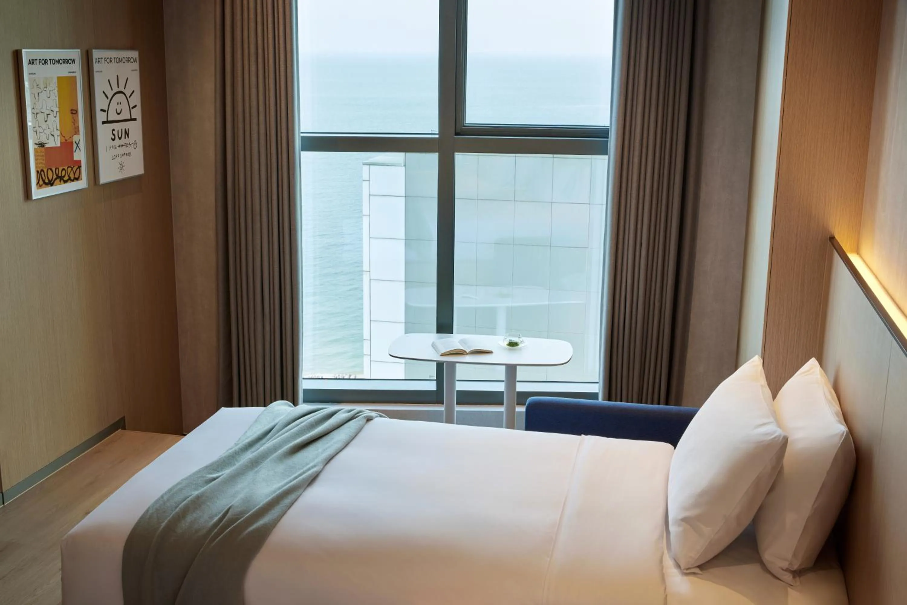 Bed in L7 HAEUNDAE by LOTTE HOTELS
