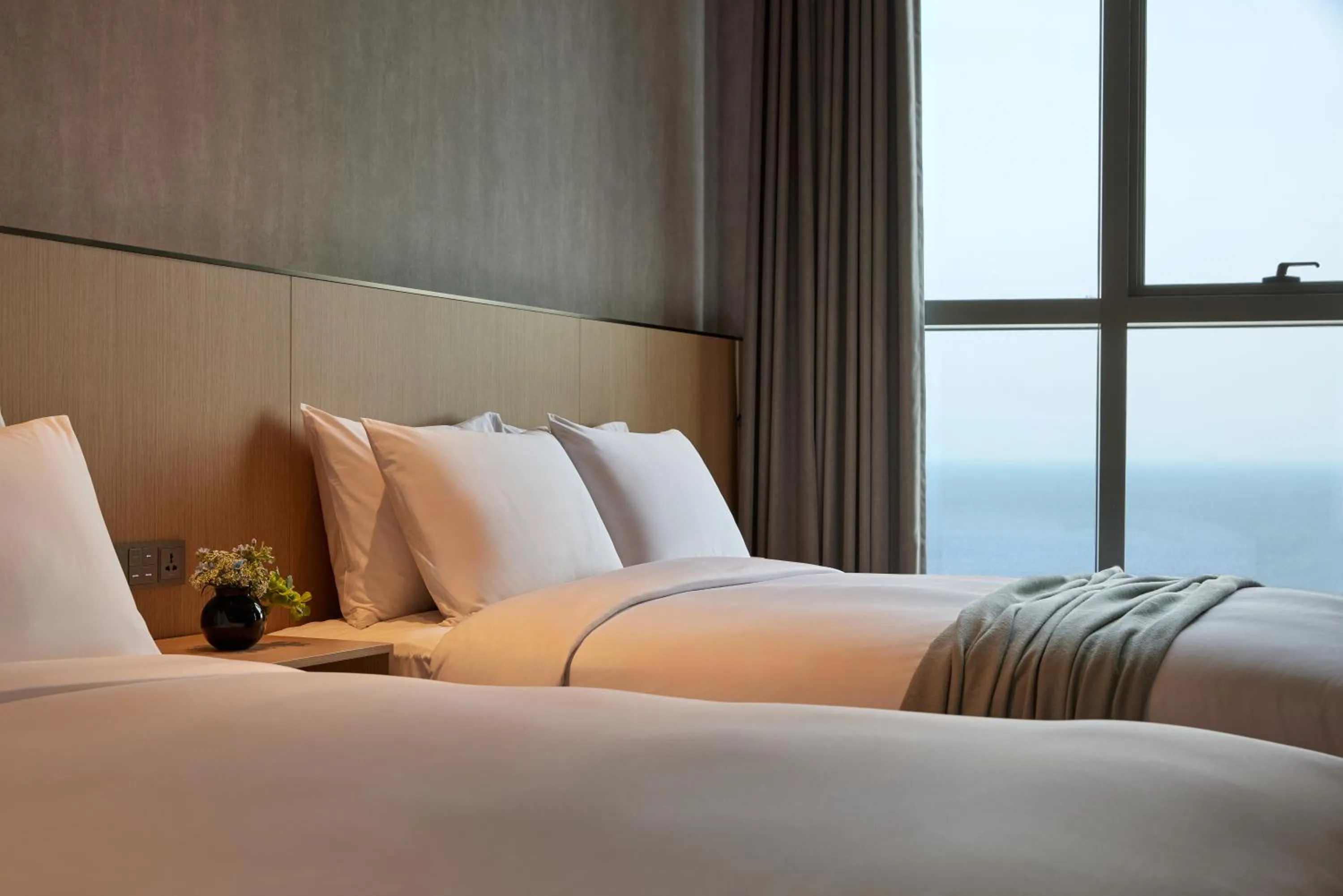 Bedroom, Bed in L7 HAEUNDAE by LOTTE HOTELS