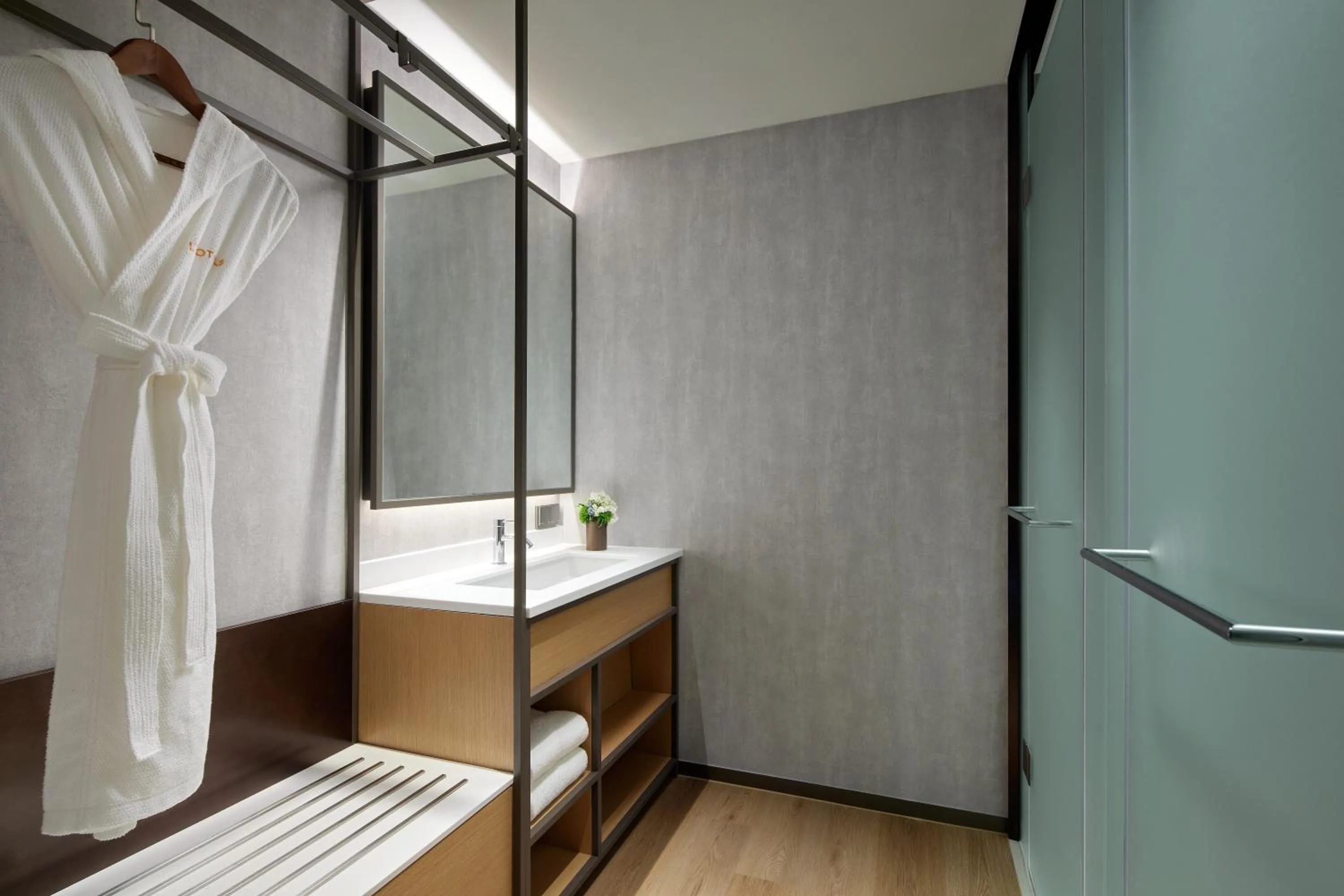 Bathroom, Bed in L7 HAEUNDAE by LOTTE HOTELS