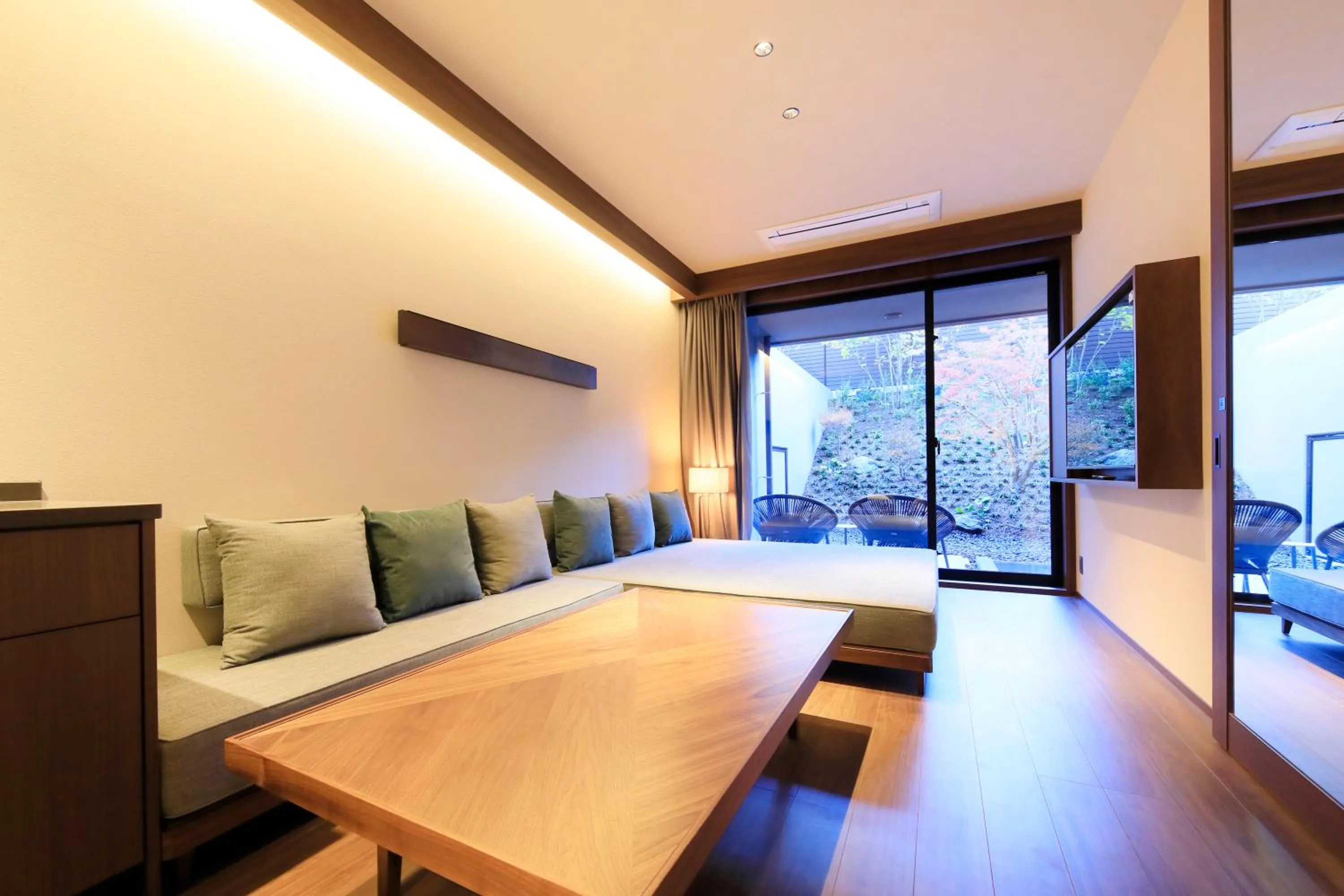 Living room, Bed in Blisstia Hakone Sengokuhara Adult only