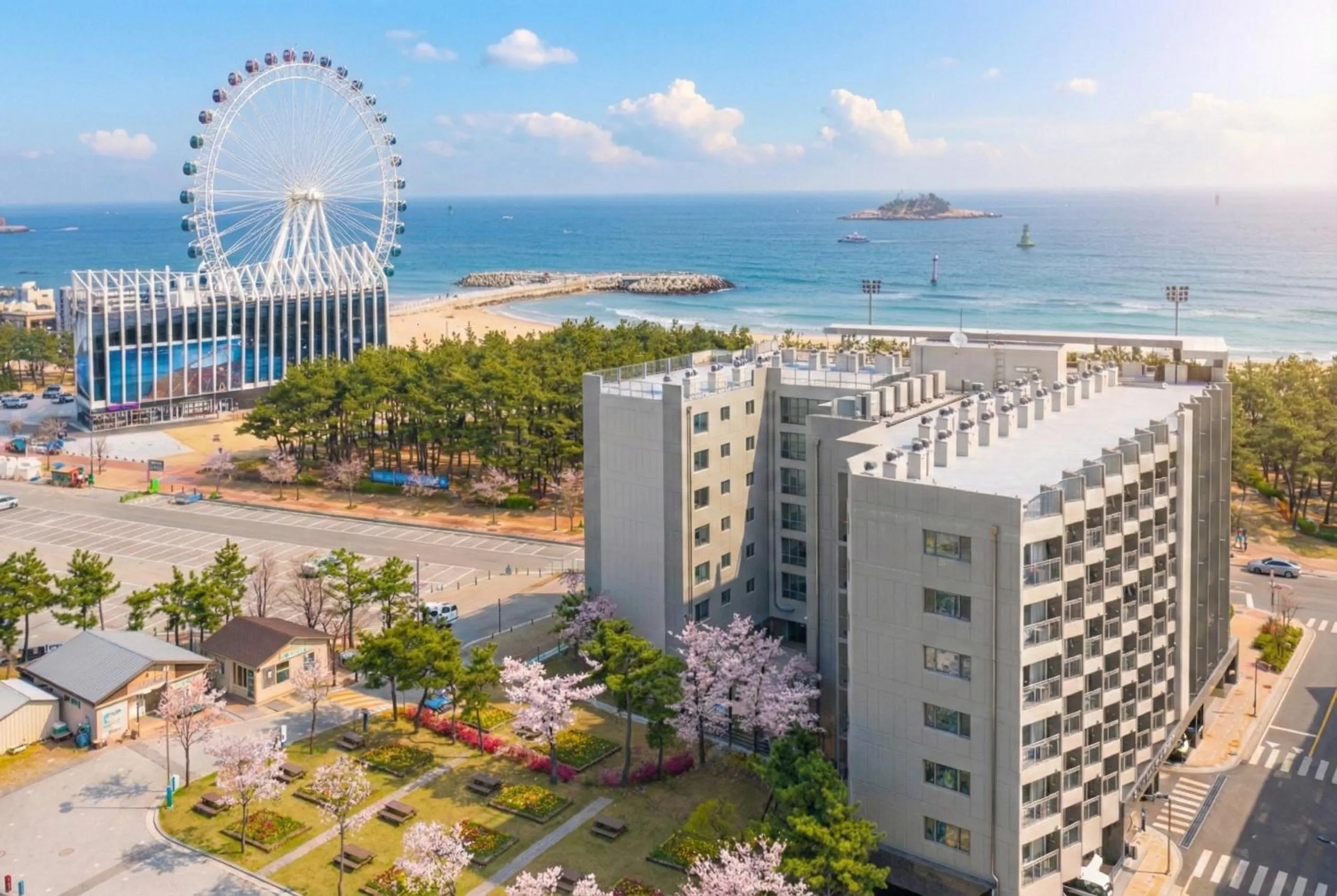 Property building in Sokcho Chonpines Beach Hotel