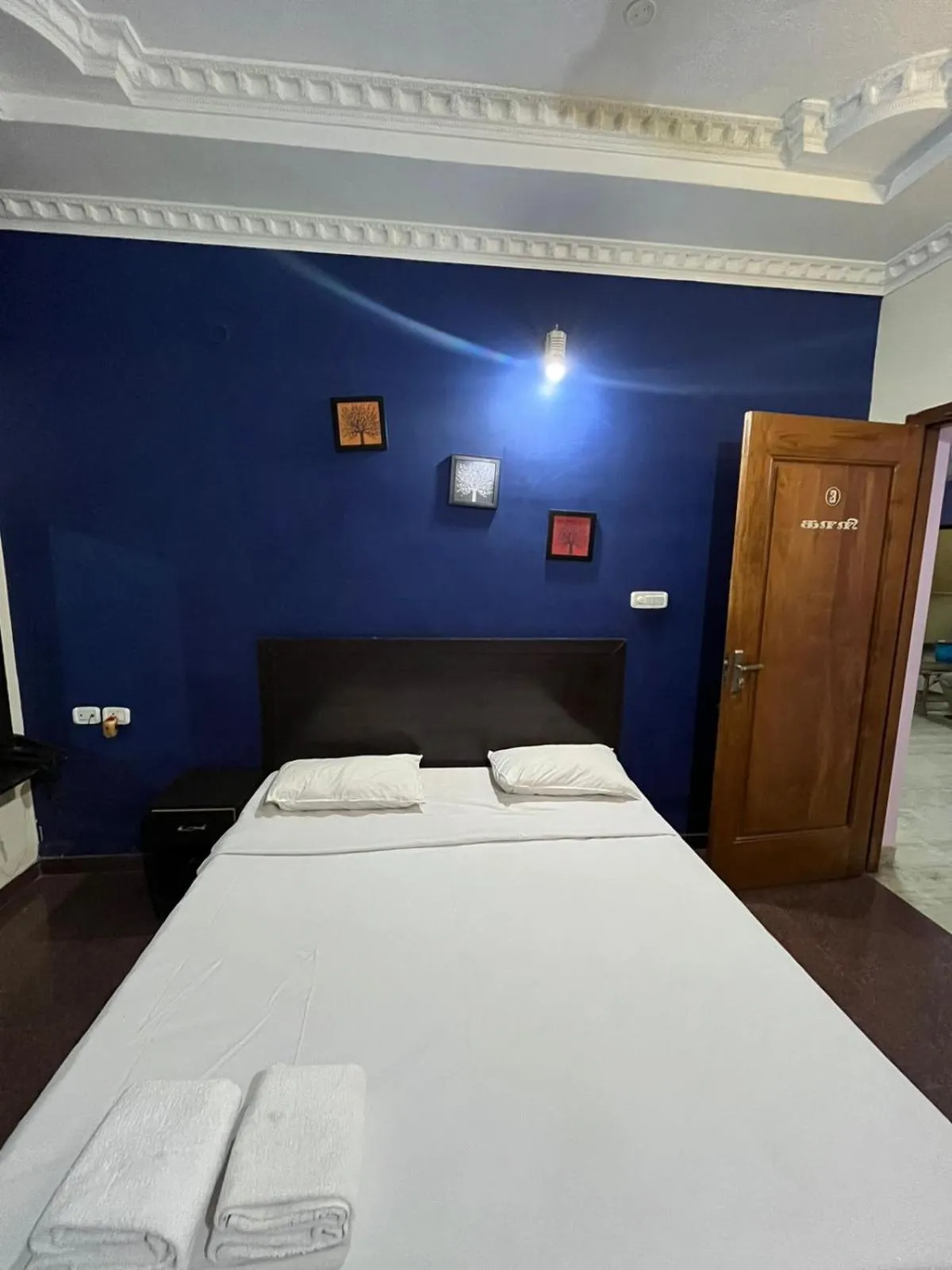 Bed in THE ALP HOTEL Bypass Road