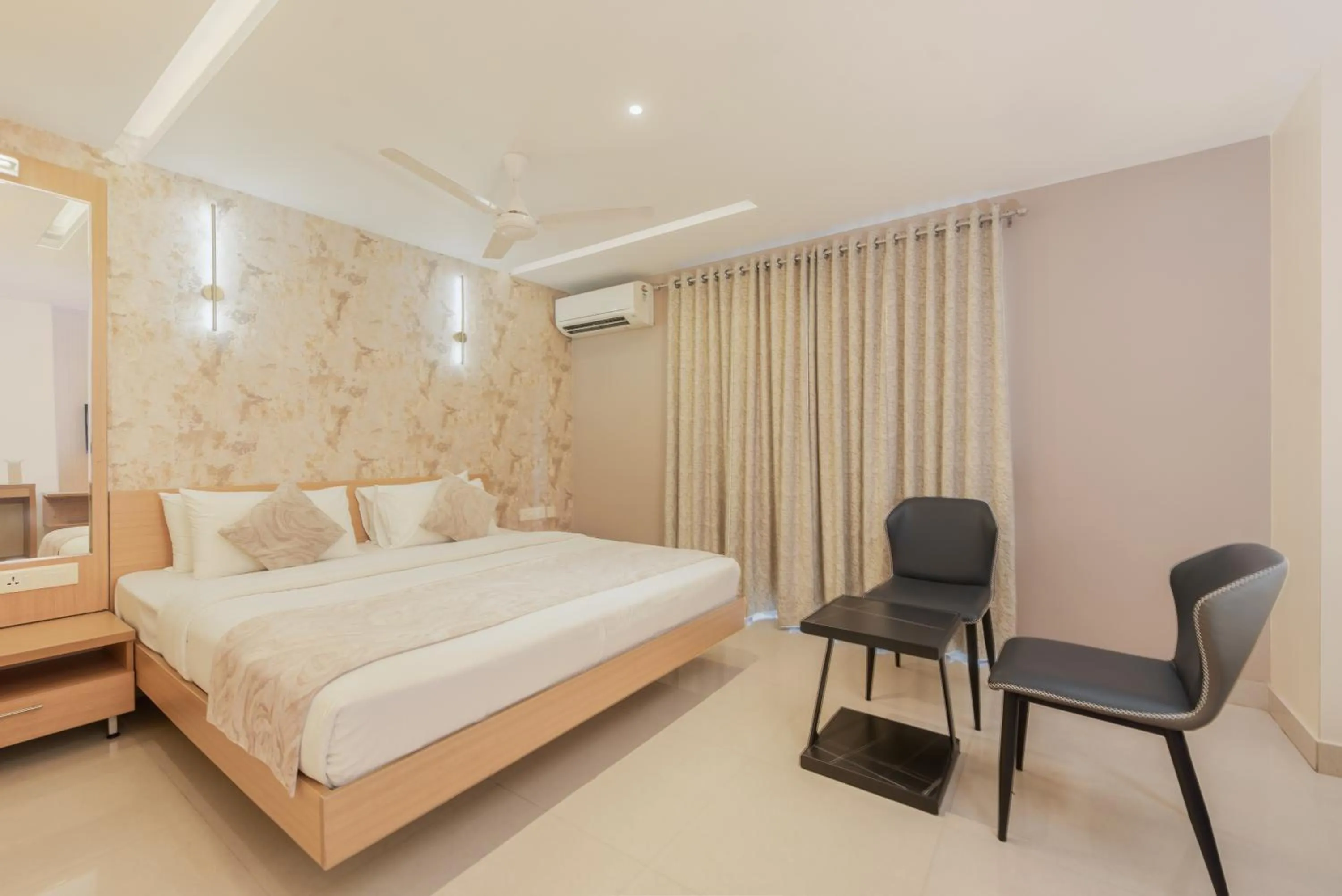 Bedroom, Bed in Hotel Shoolin Grand