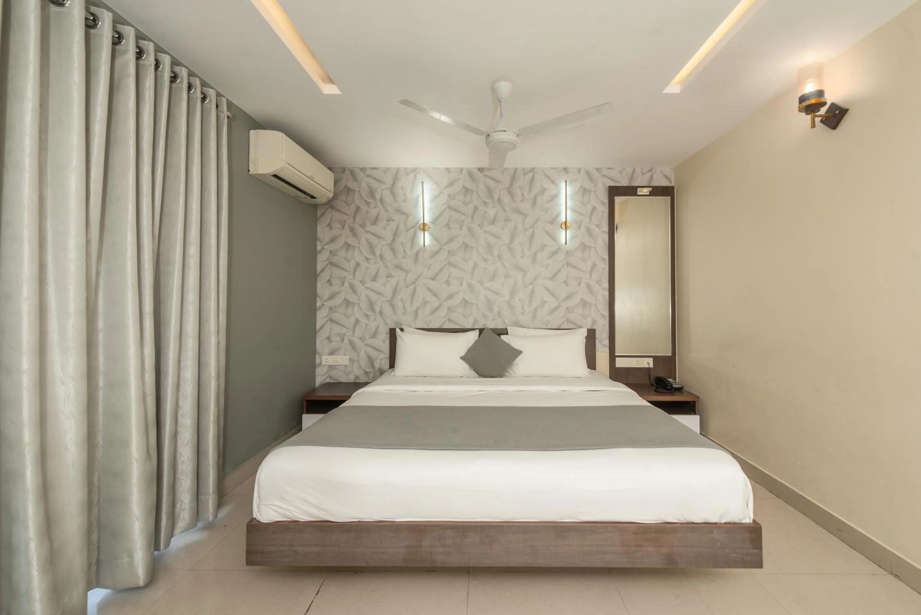 Bedroom, Bed in Hotel Shoolin Grand