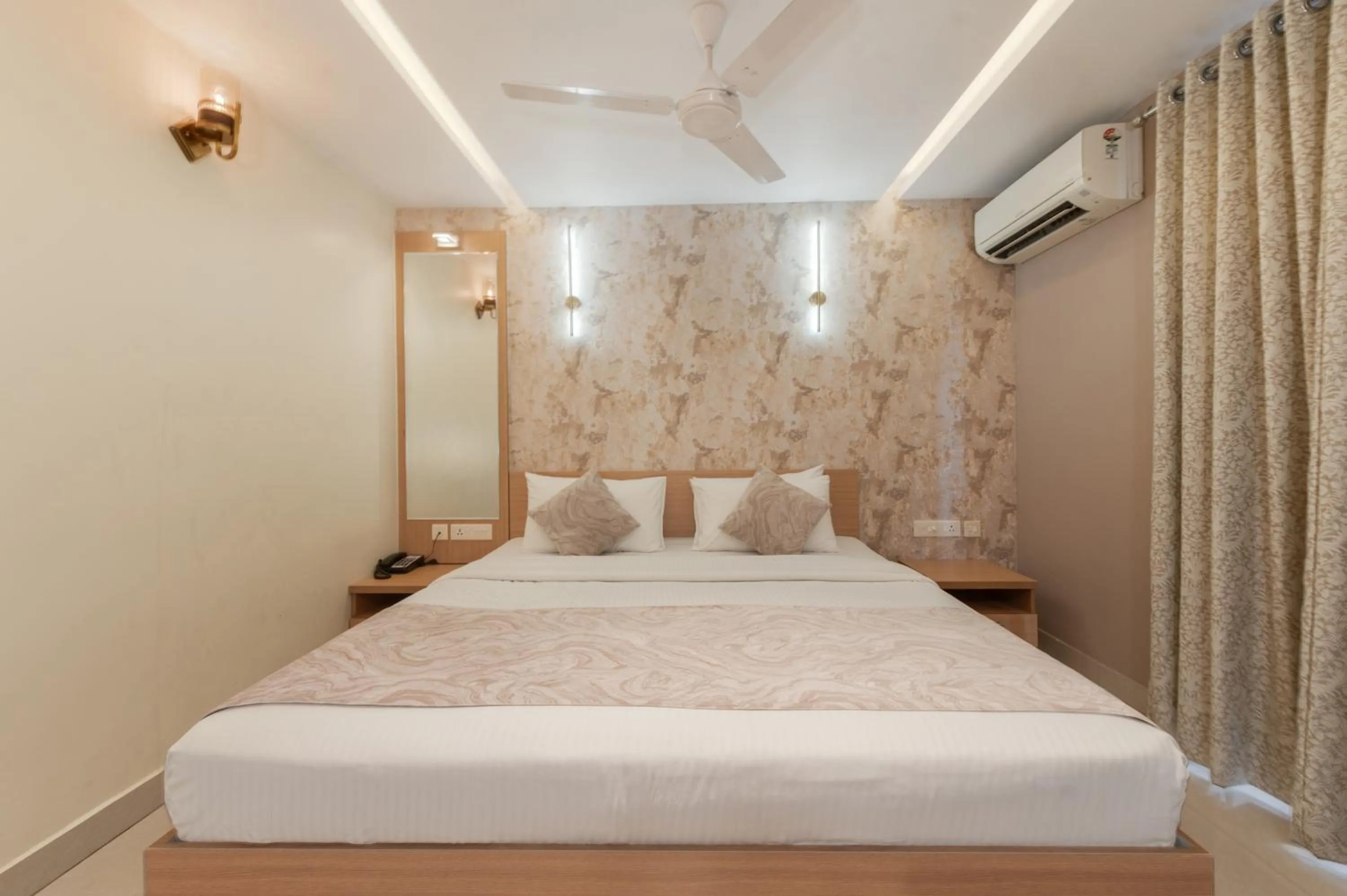 Bedroom, Bed in Hotel Shoolin Grand