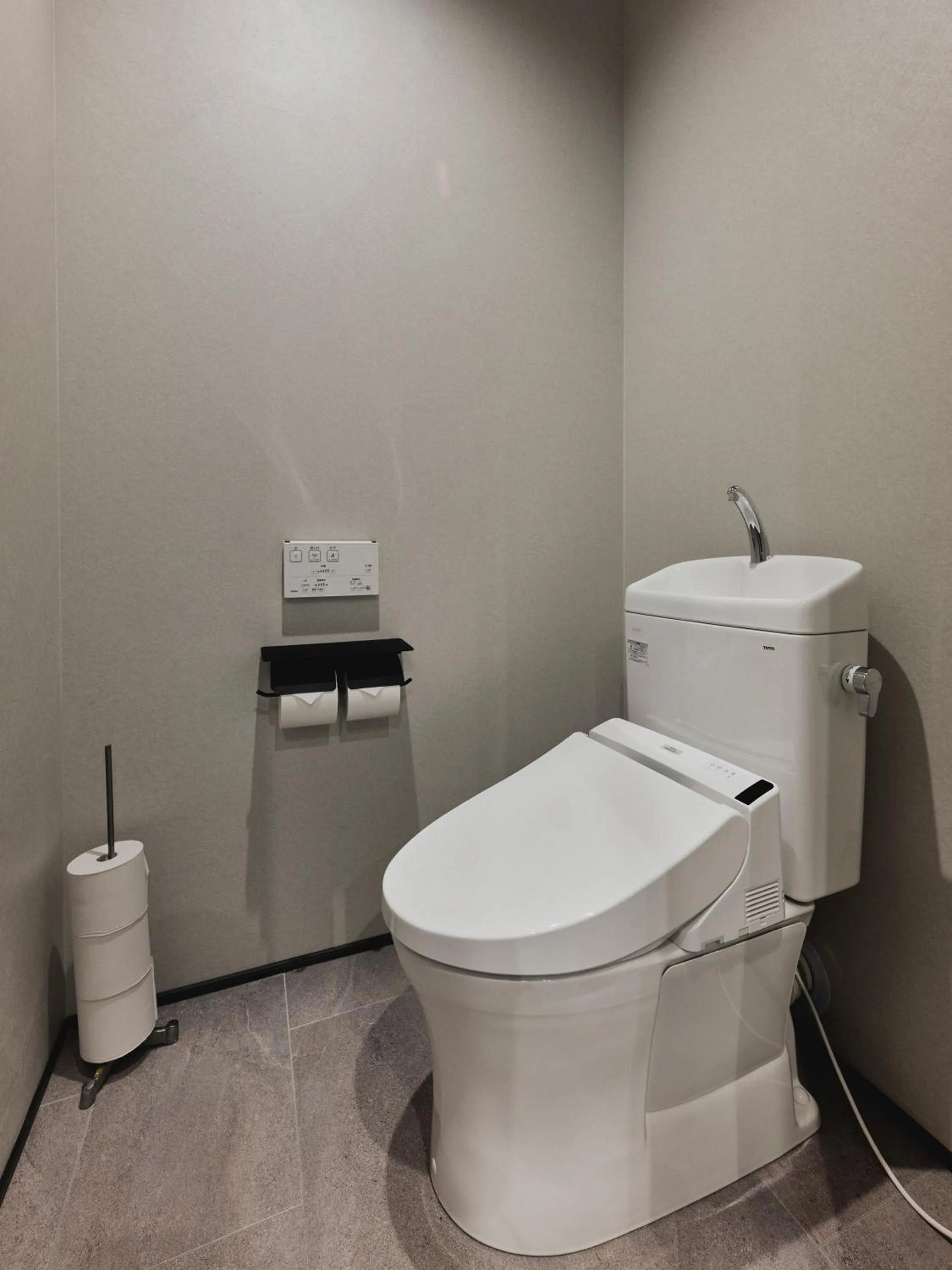 Toilet in illi Enu Yotsuya