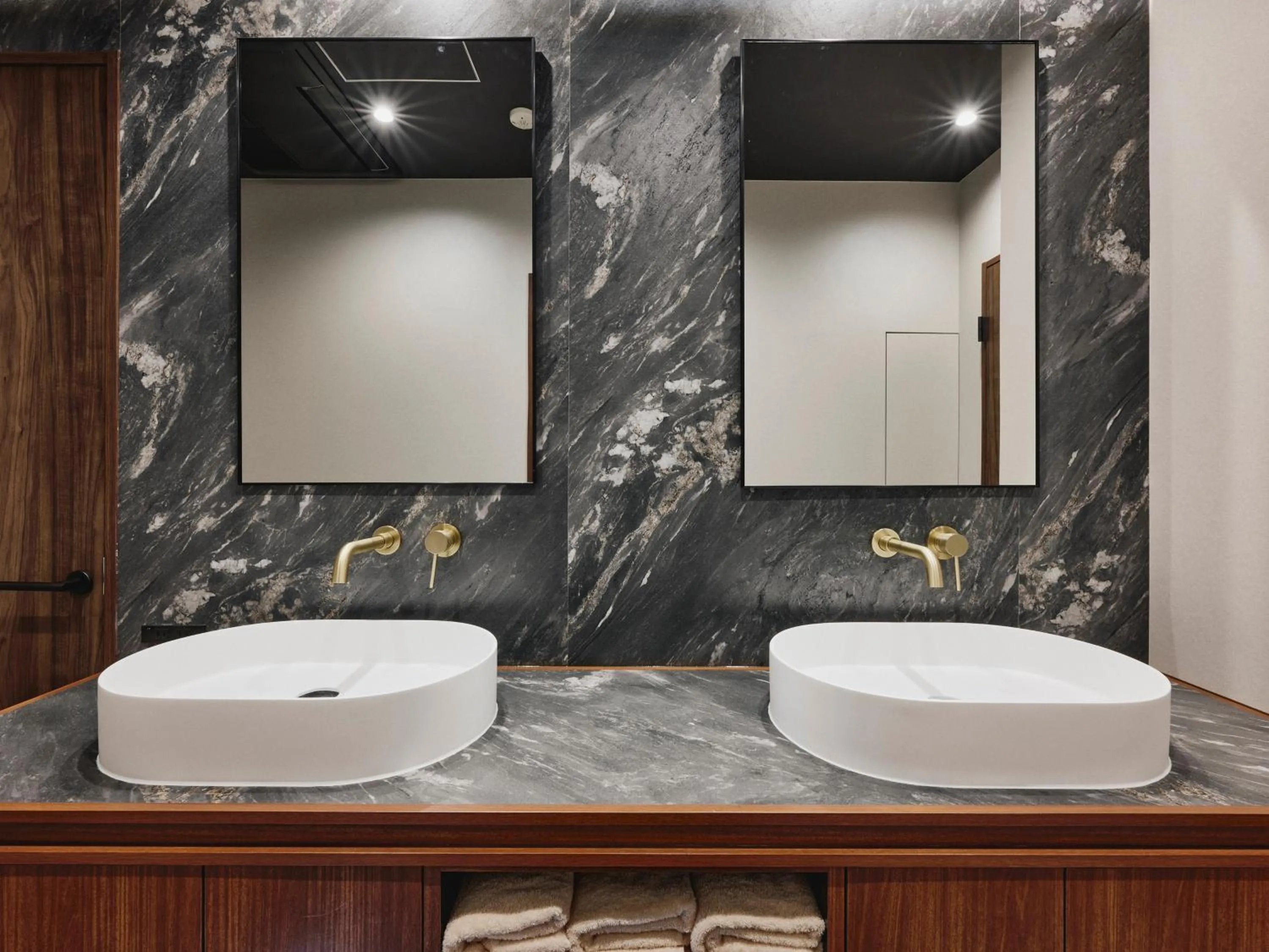 Photo of the whole room in illi Enu Yotsuya