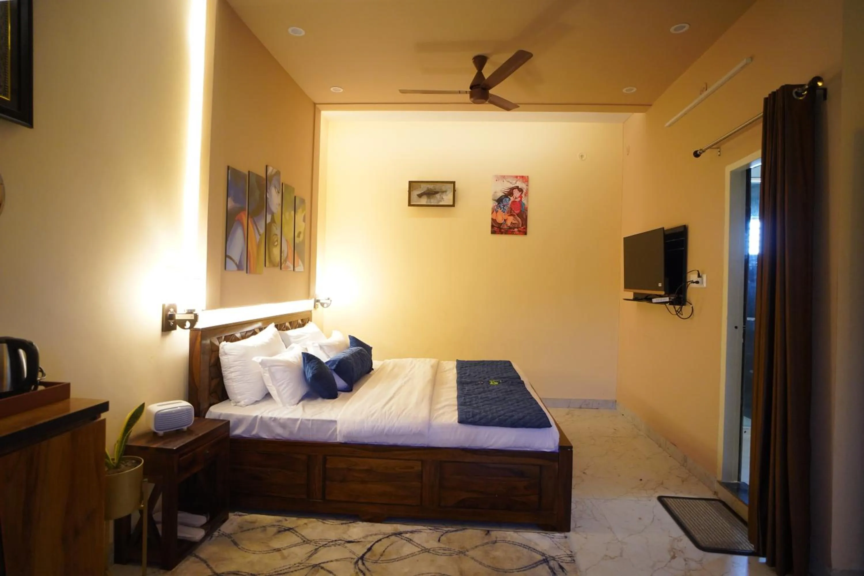 Bed in SAMALIA AGRO RESORT VRINDAVAN