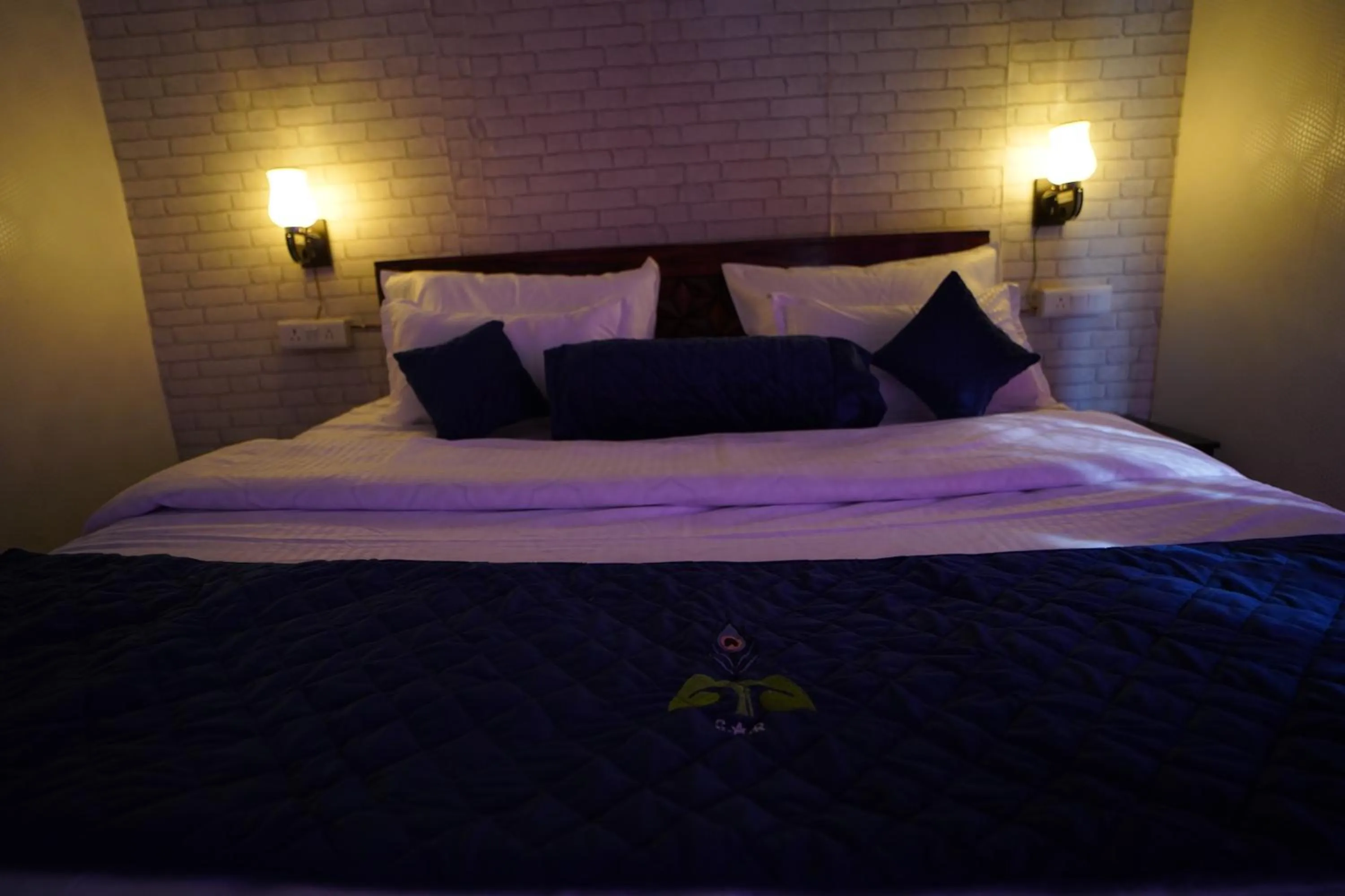 Bed in SAMALIA AGRO RESORT VRINDAVAN