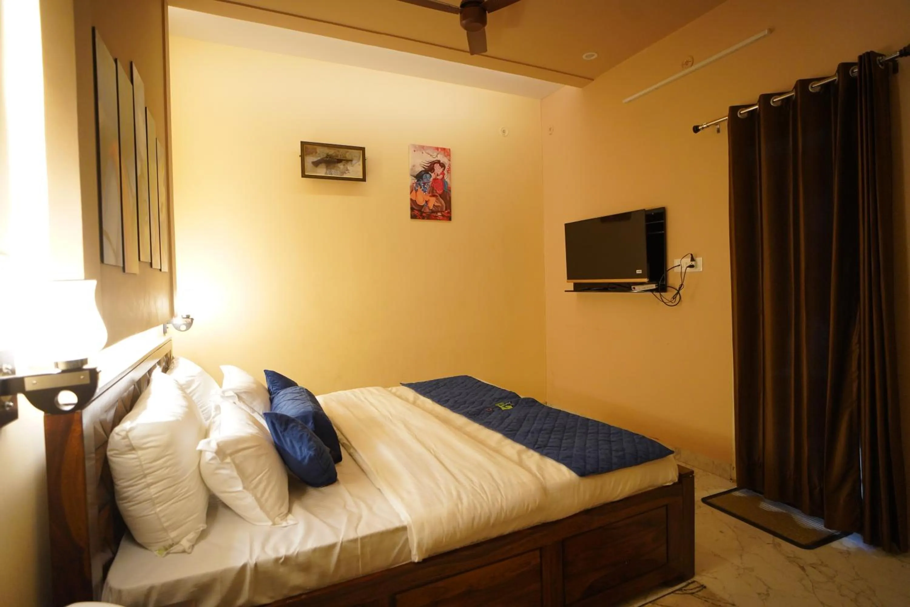 Bed in SAMALIA AGRO RESORT VRINDAVAN