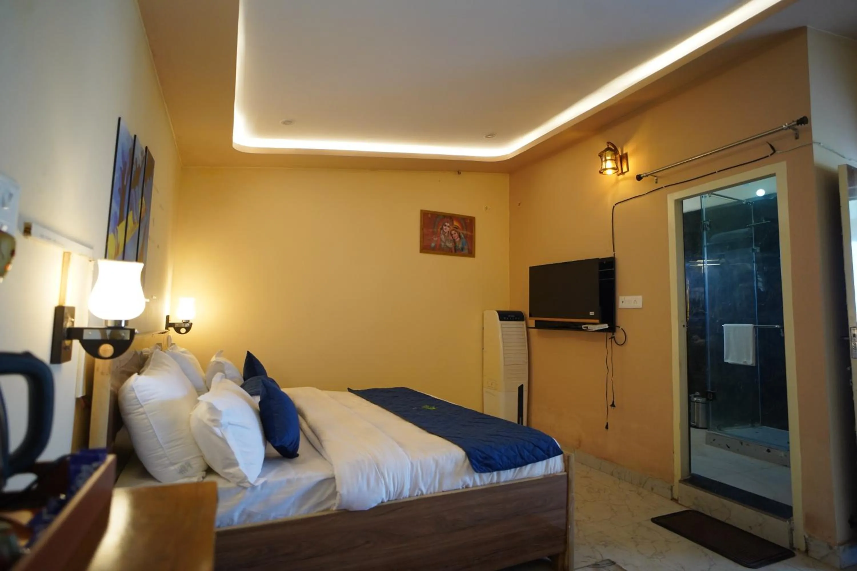 Bed in SAMALIA AGRO RESORT VRINDAVAN