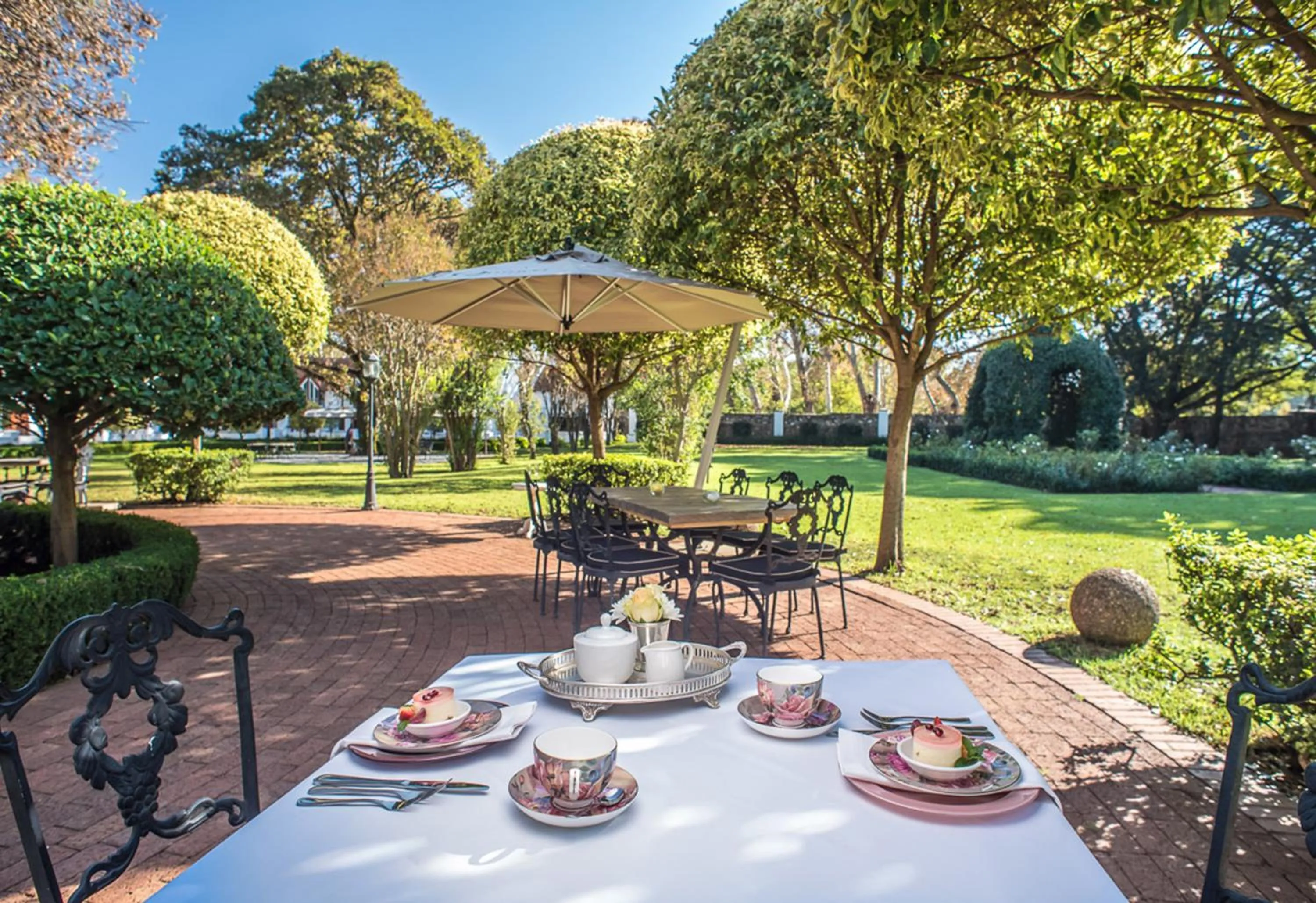 Restaurant/places to eat in River Meadow Manor