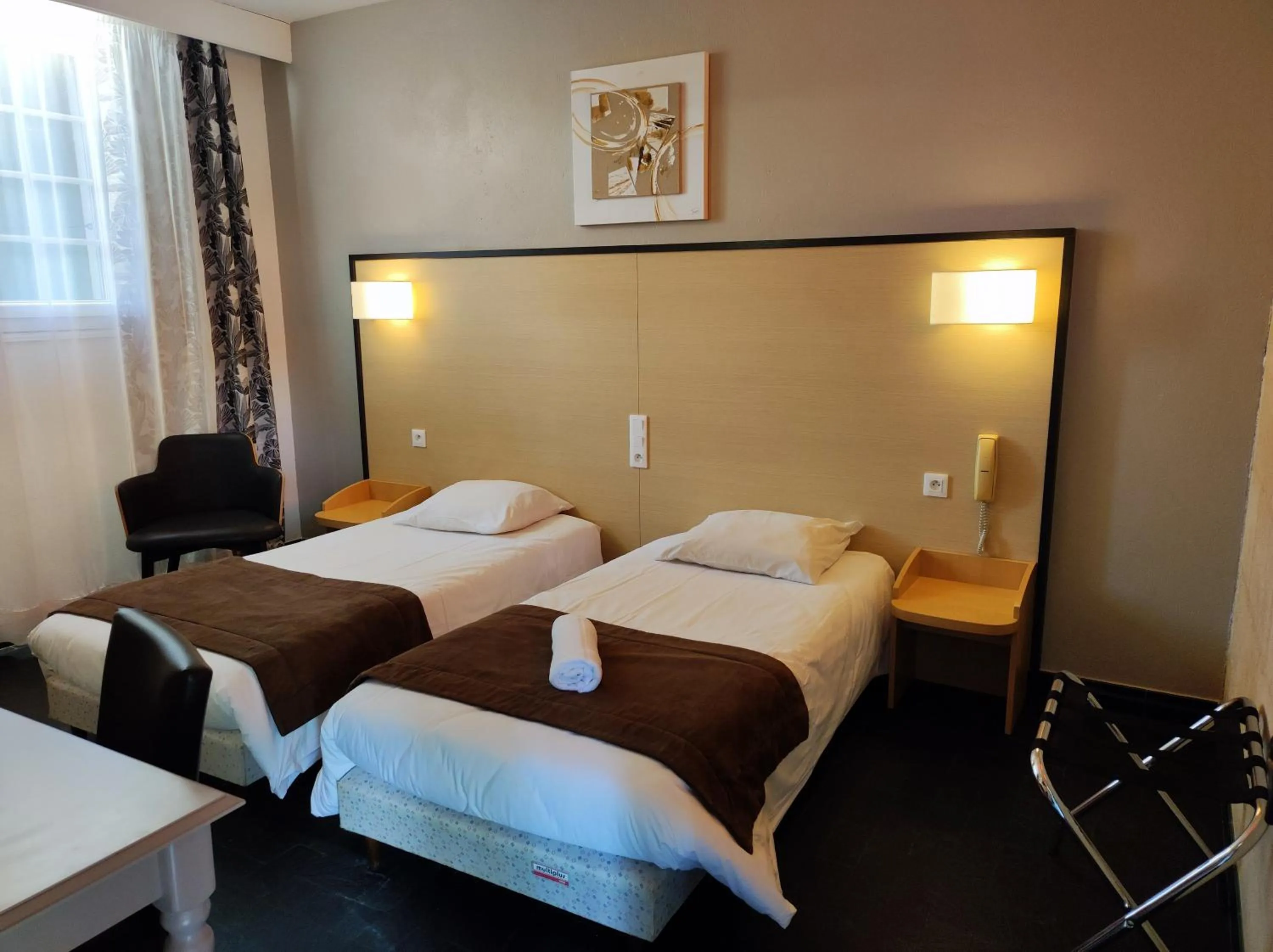 Bed in Hôtel et Appart'Hôtel Le Relais Du Val D'Orbieu