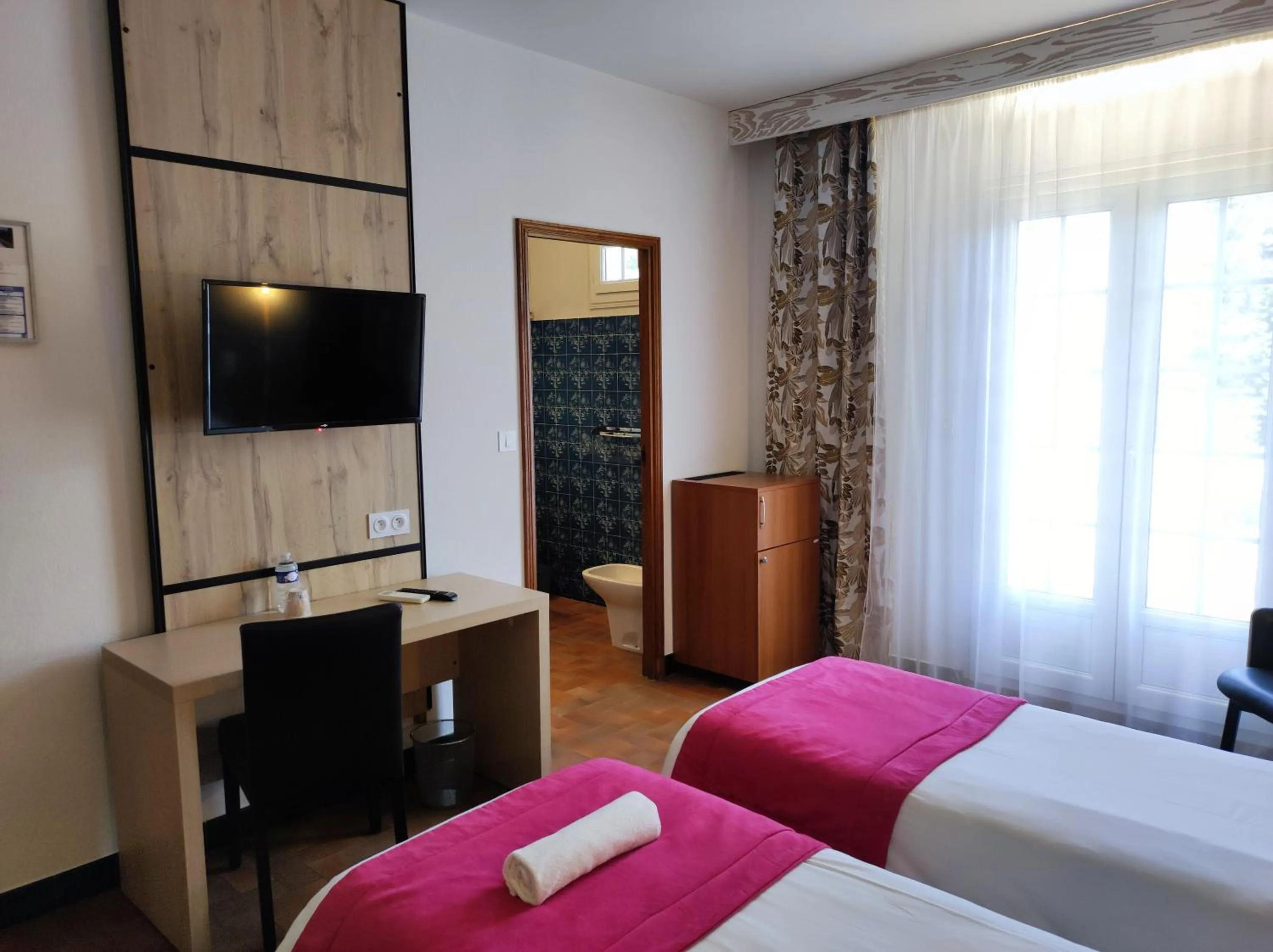 Bed in Hôtel et Appart'Hôtel Le Relais Du Val D'Orbieu