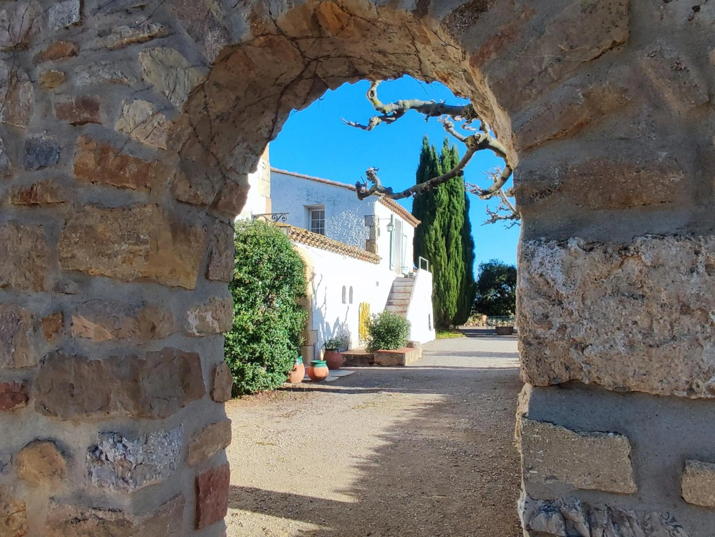 Property building in Hôtel et Appart'Hôtel Le Relais Du Val D'Orbieu