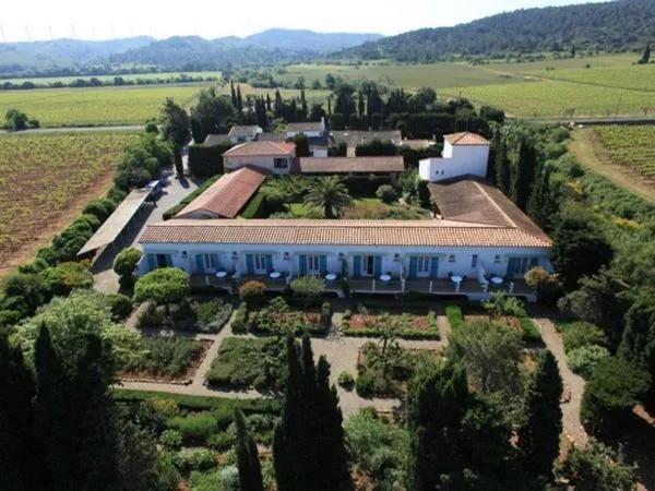 Hôtel et Appart'Hôtel Le Relais Du Val D'Orbieu