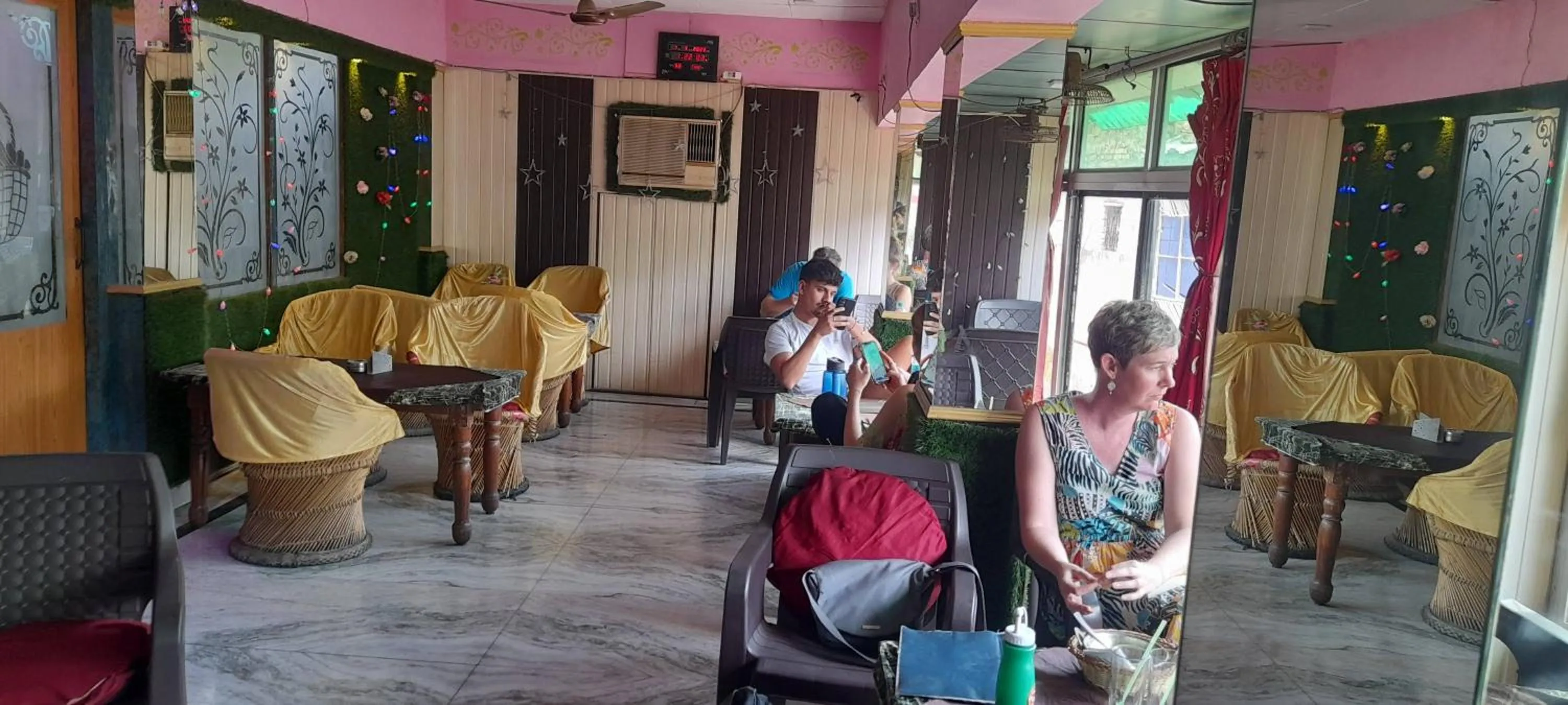 Restaurant/places to eat in Taj City Hotel