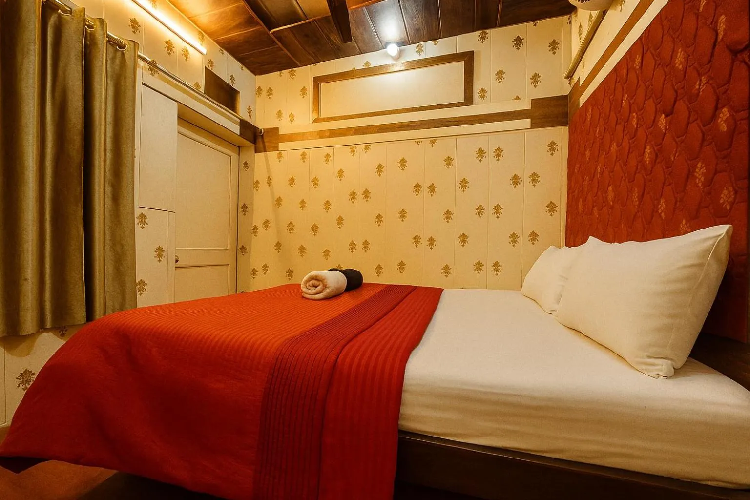 Bed in Taj City Hotel